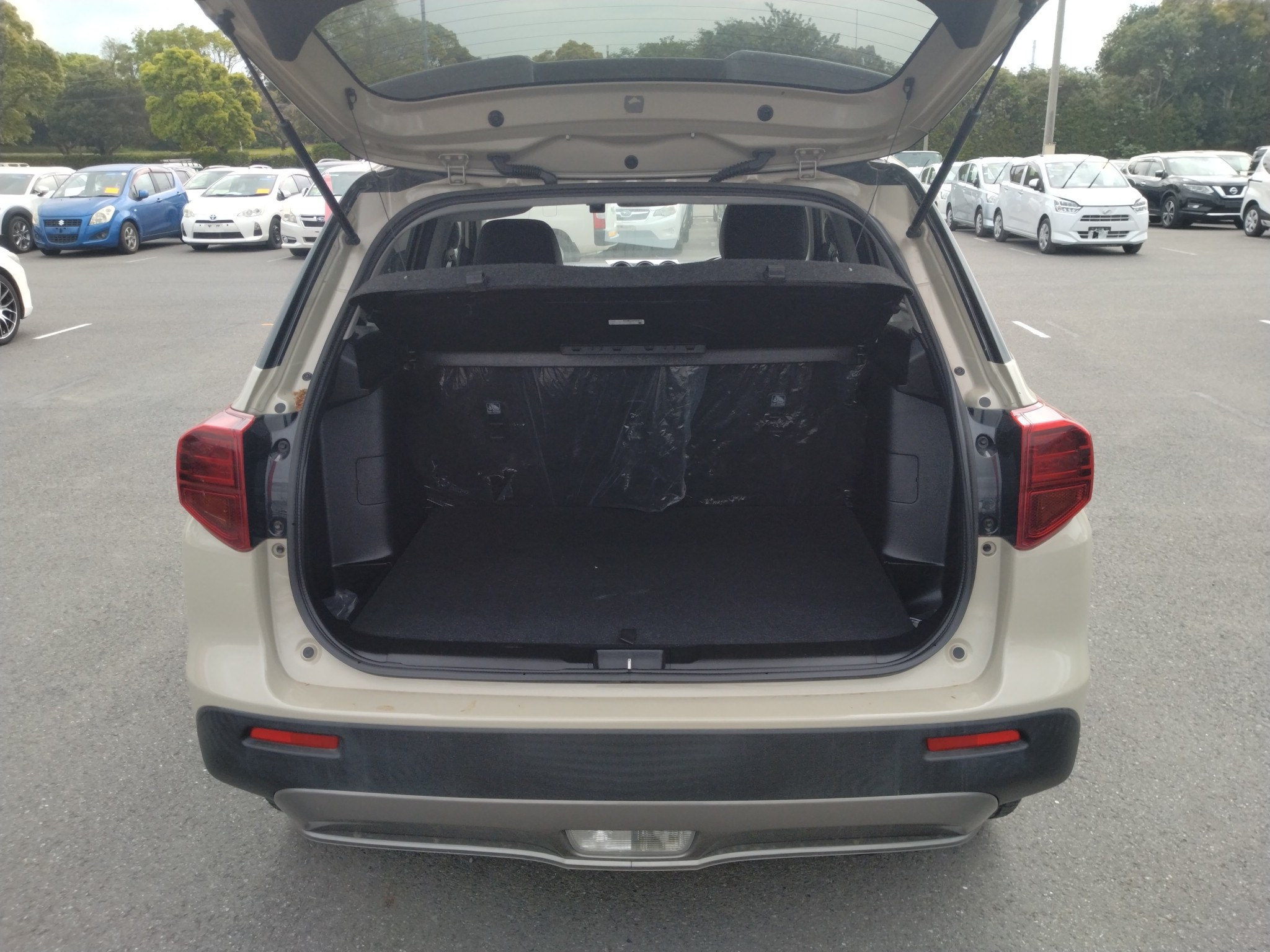 car-img