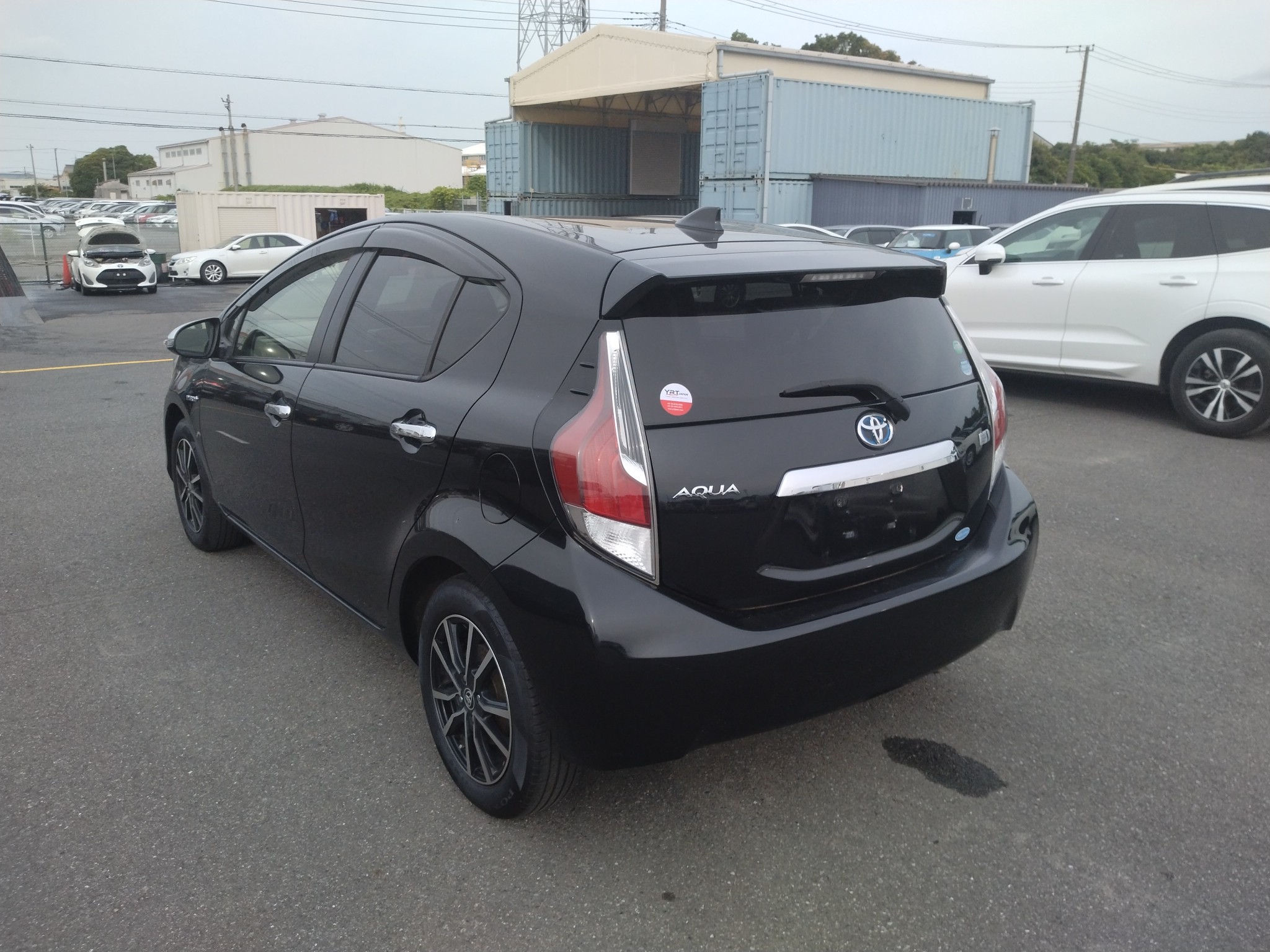 car-img
