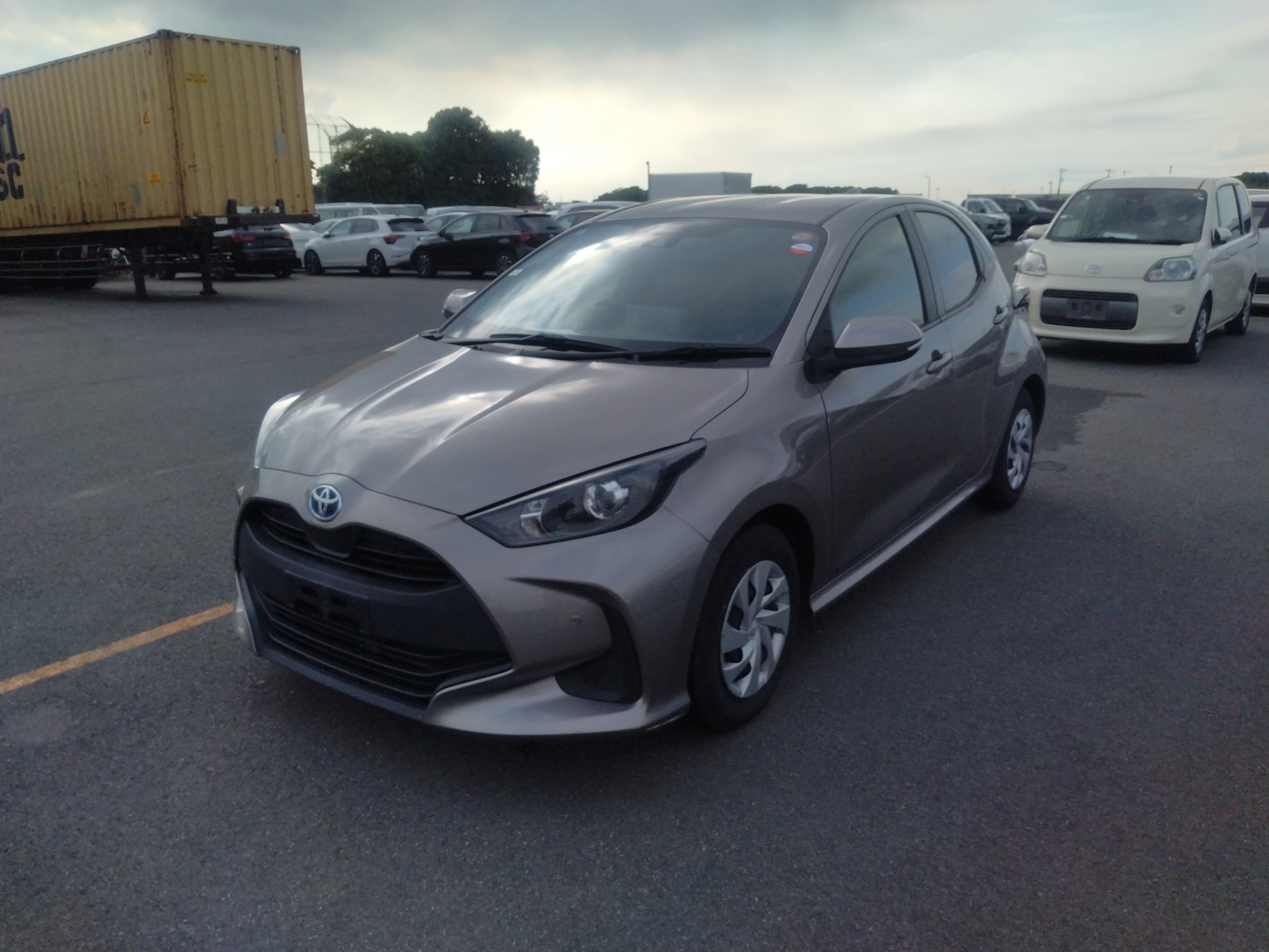 car-img