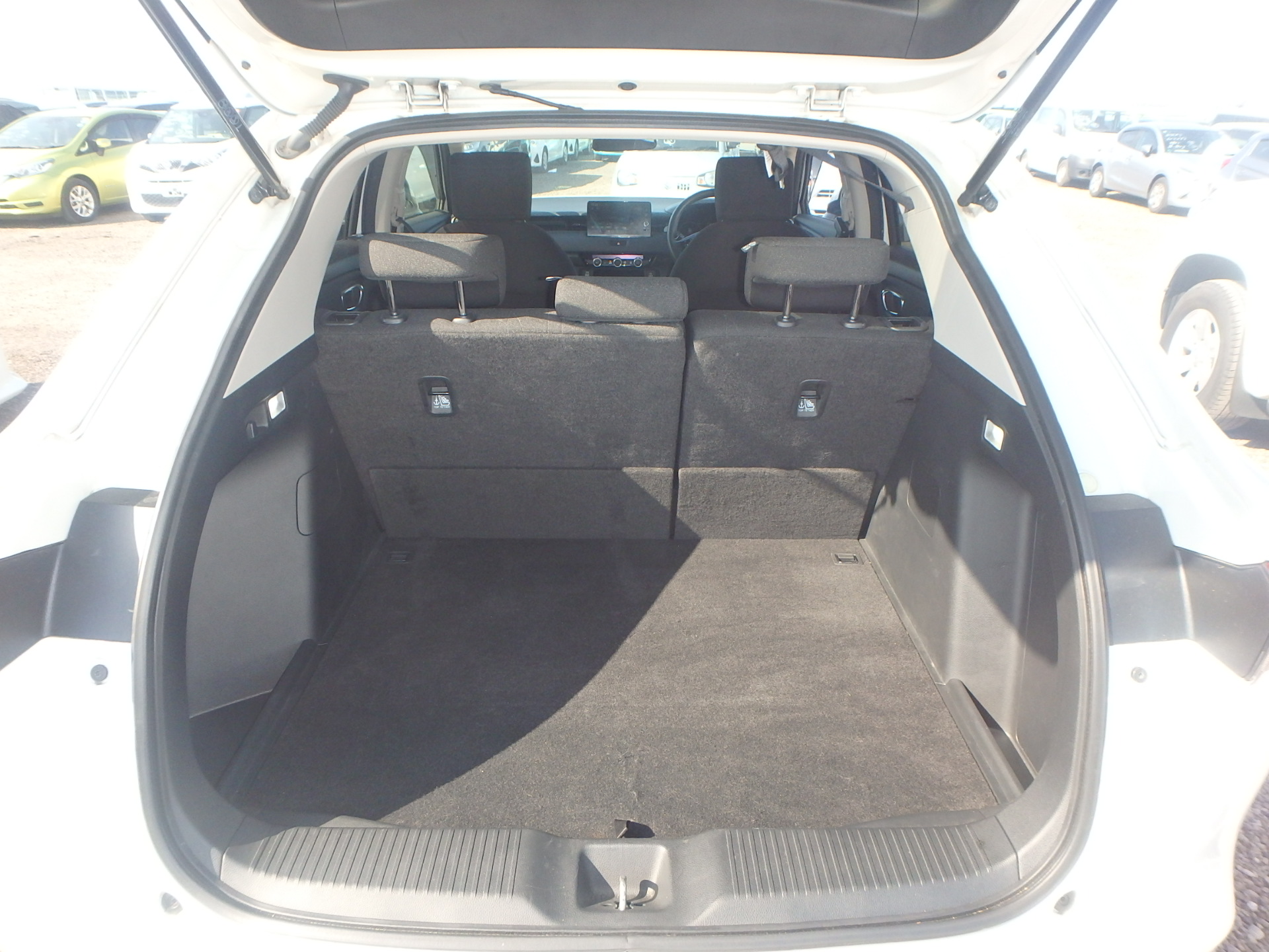 car-img