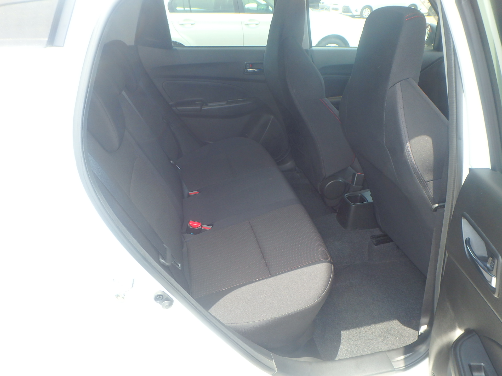 car-img