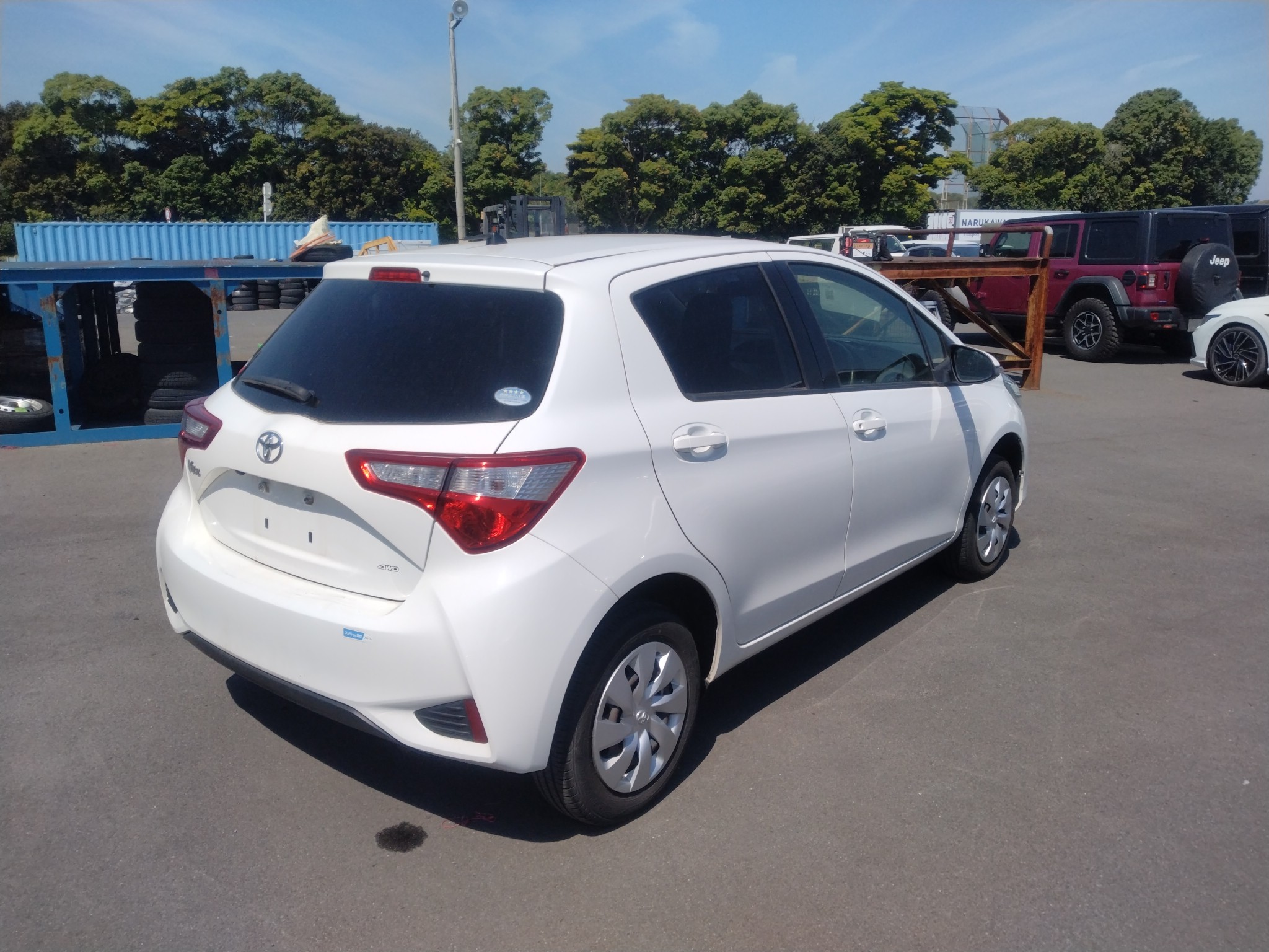 car-img