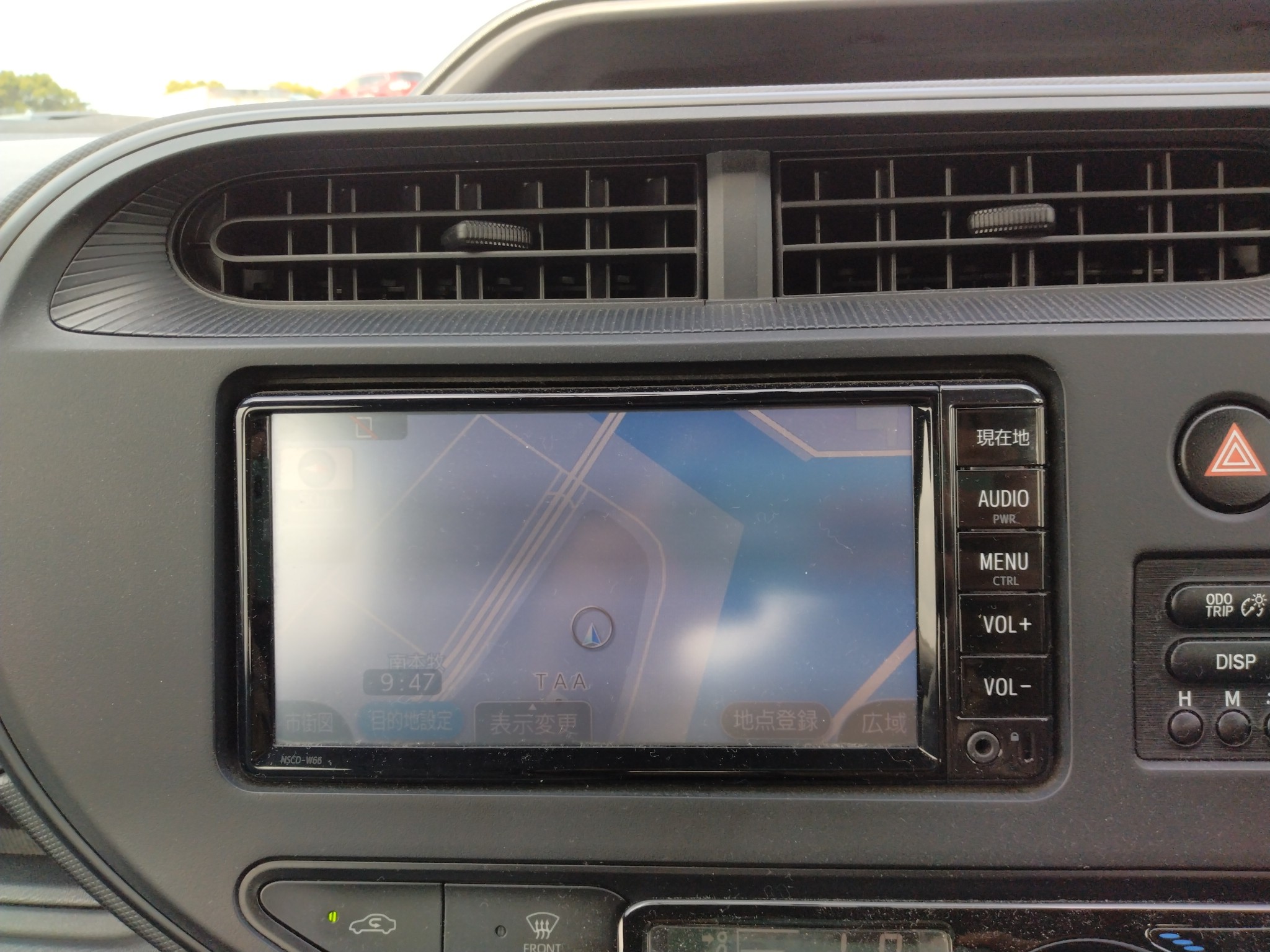 car-img