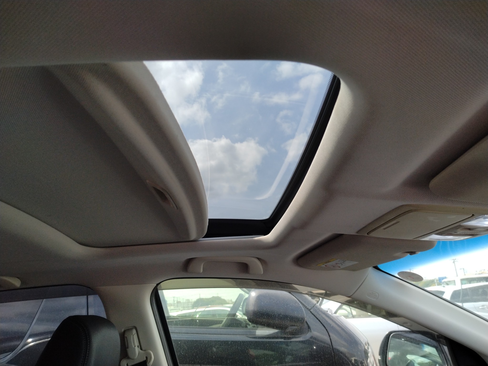 car-img