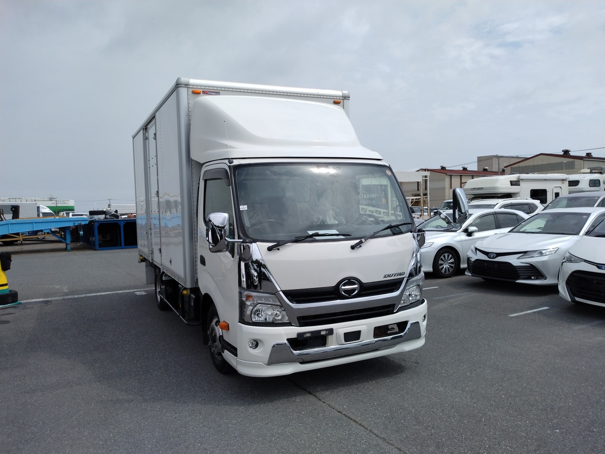 Hino Dutro 2020