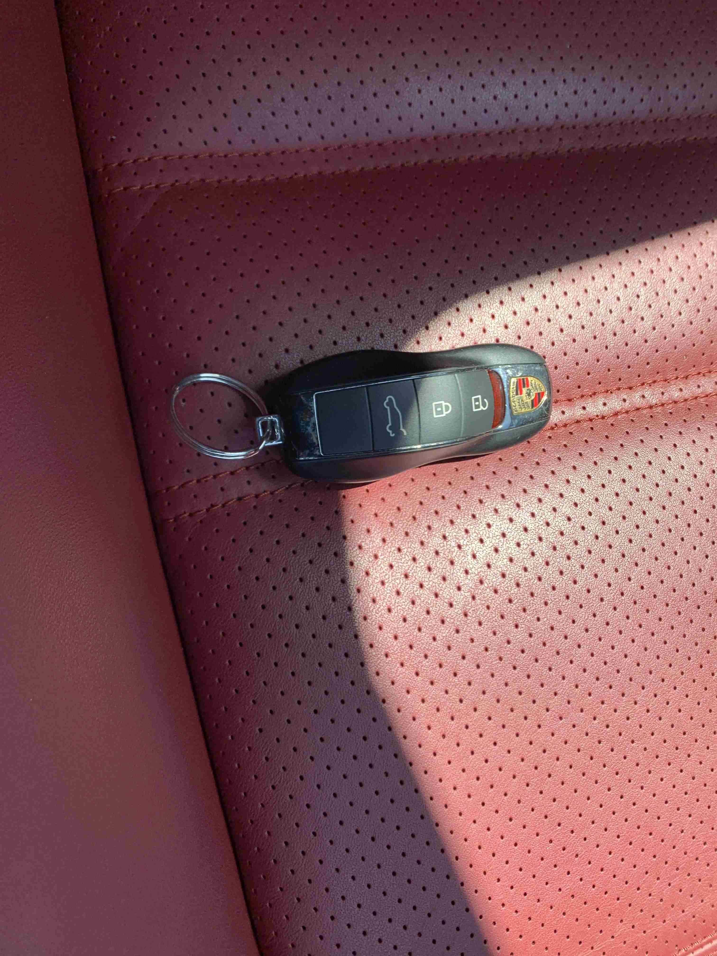 car-img