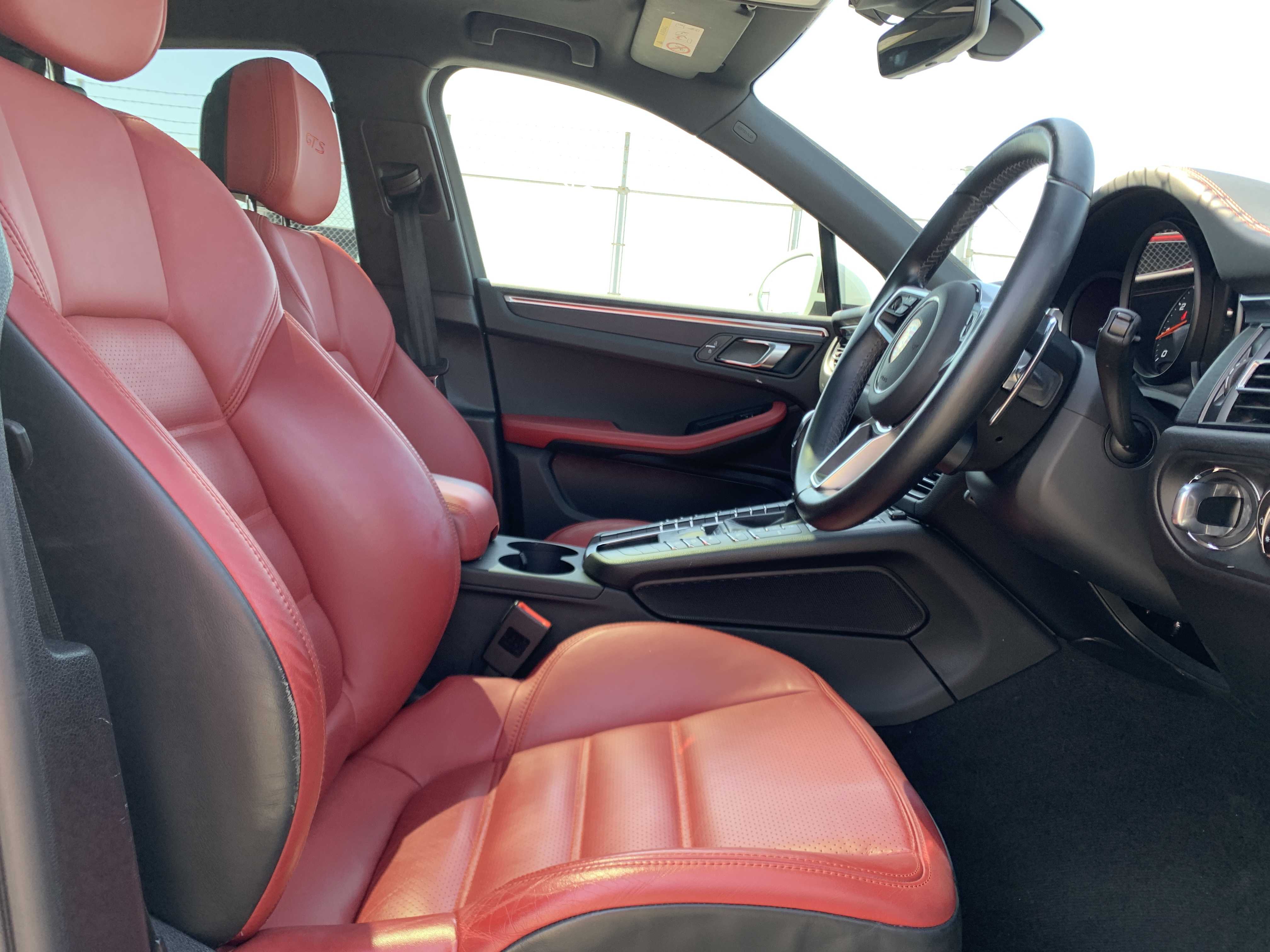 car-img
