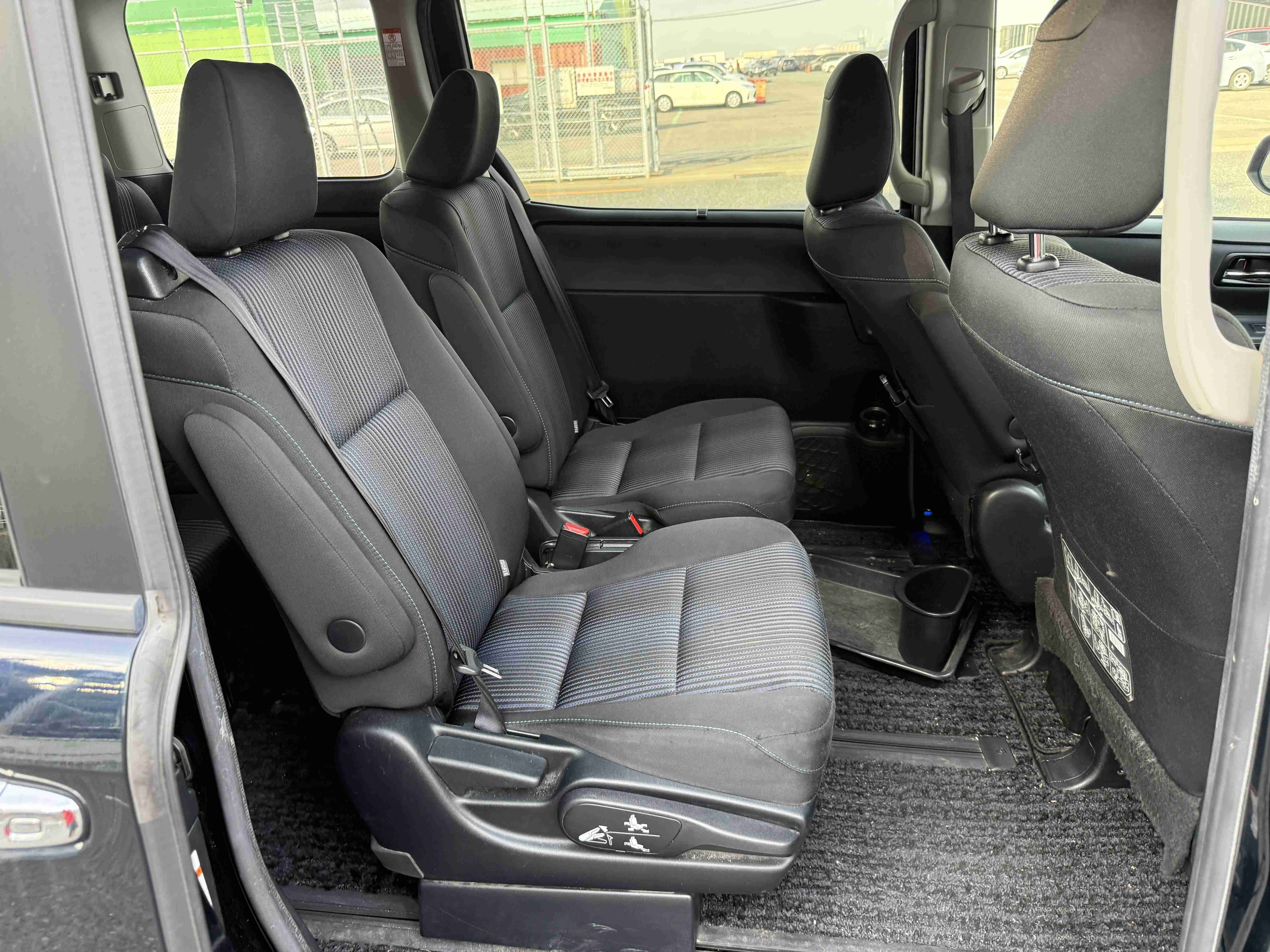 car-img