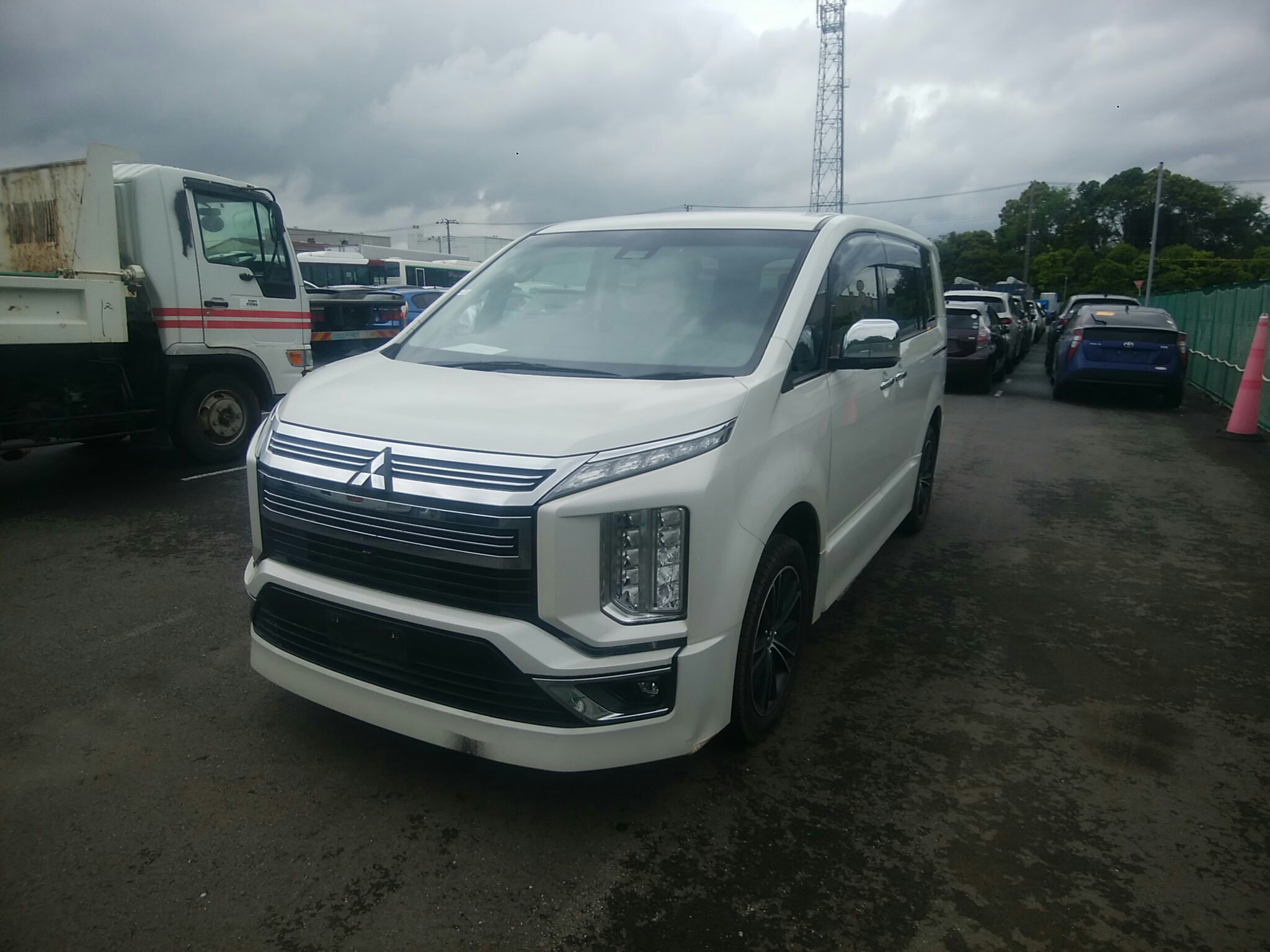 MITSUBISHI DELICA 2020