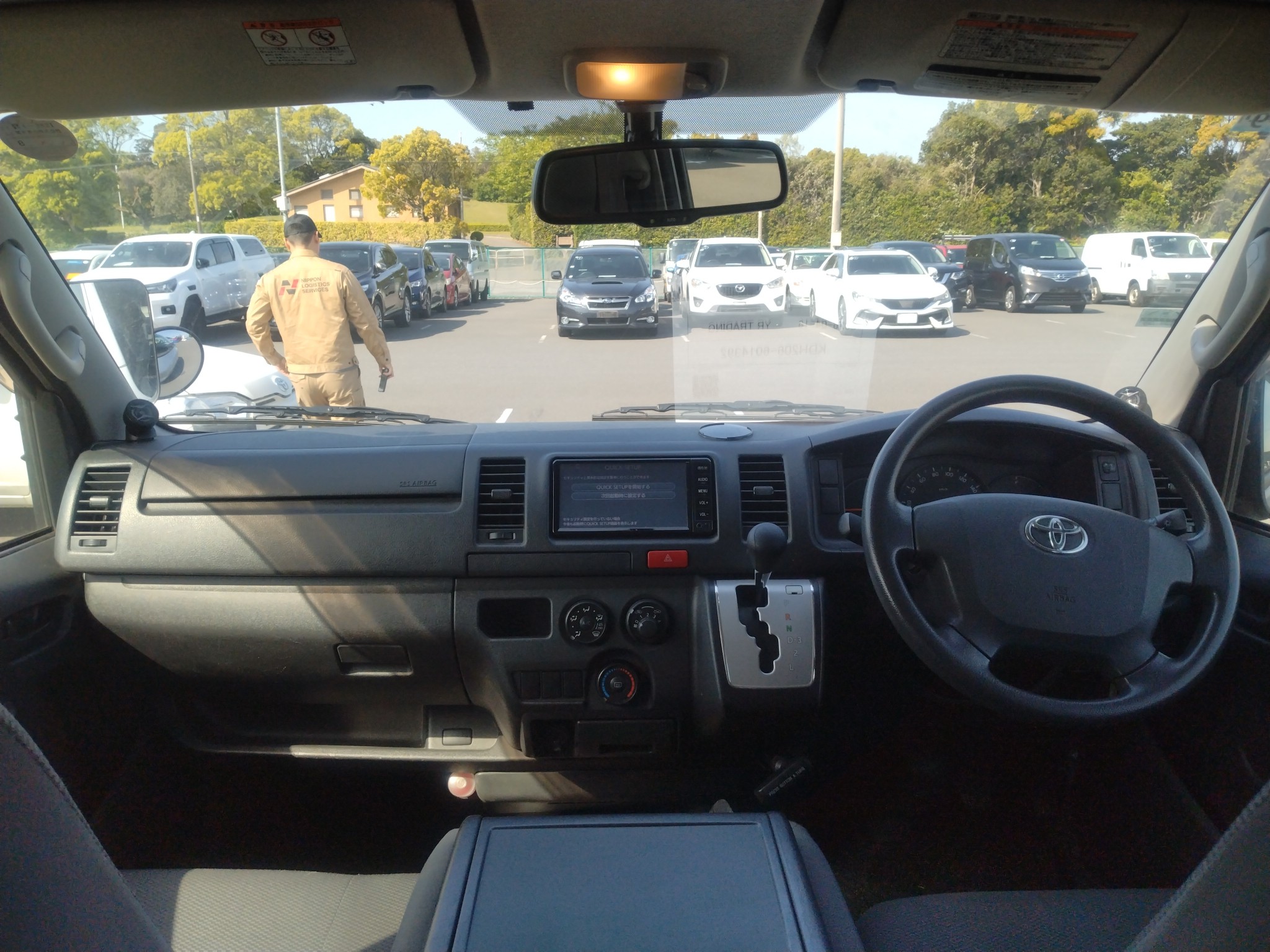 car-img