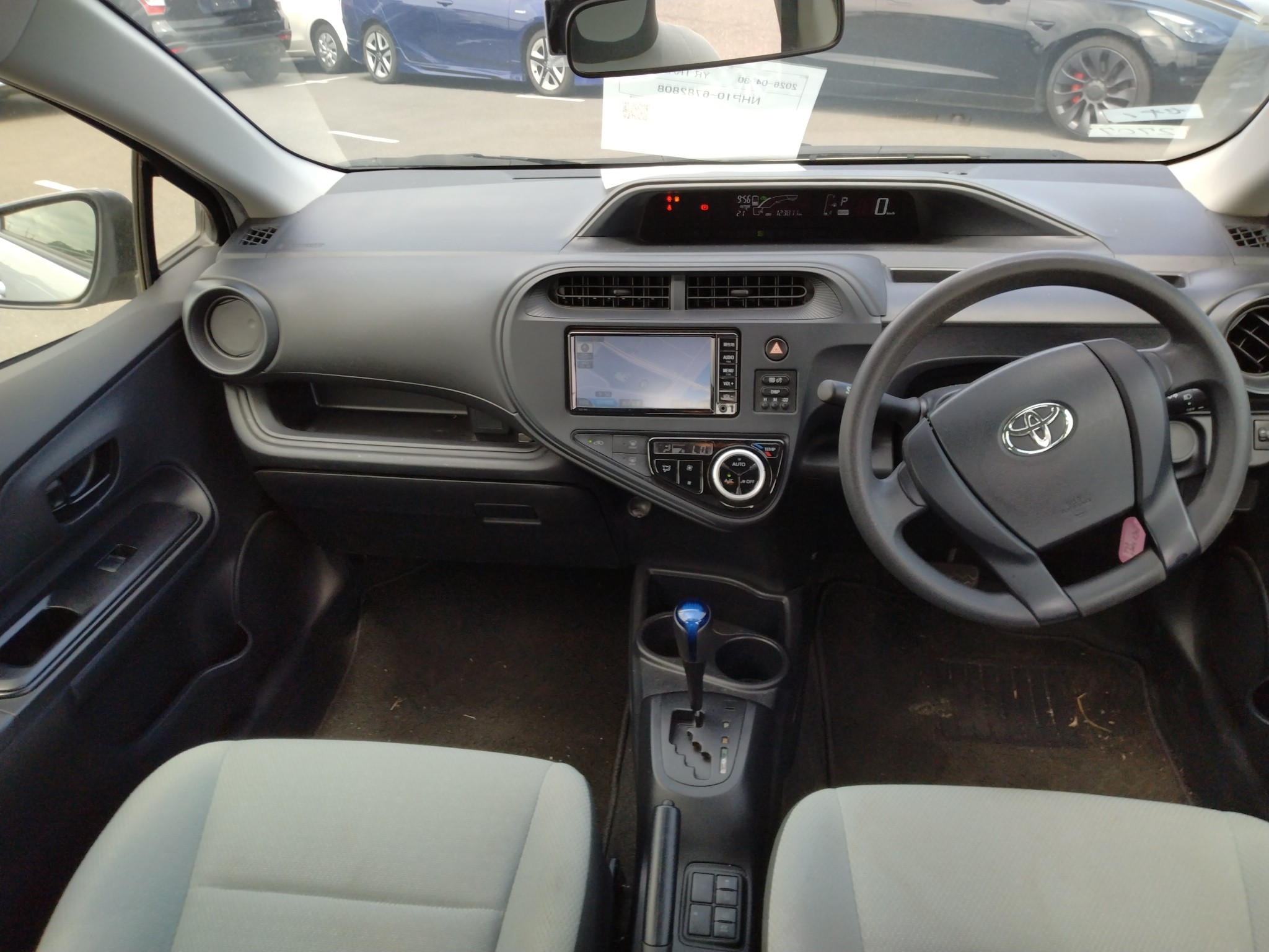 car-img