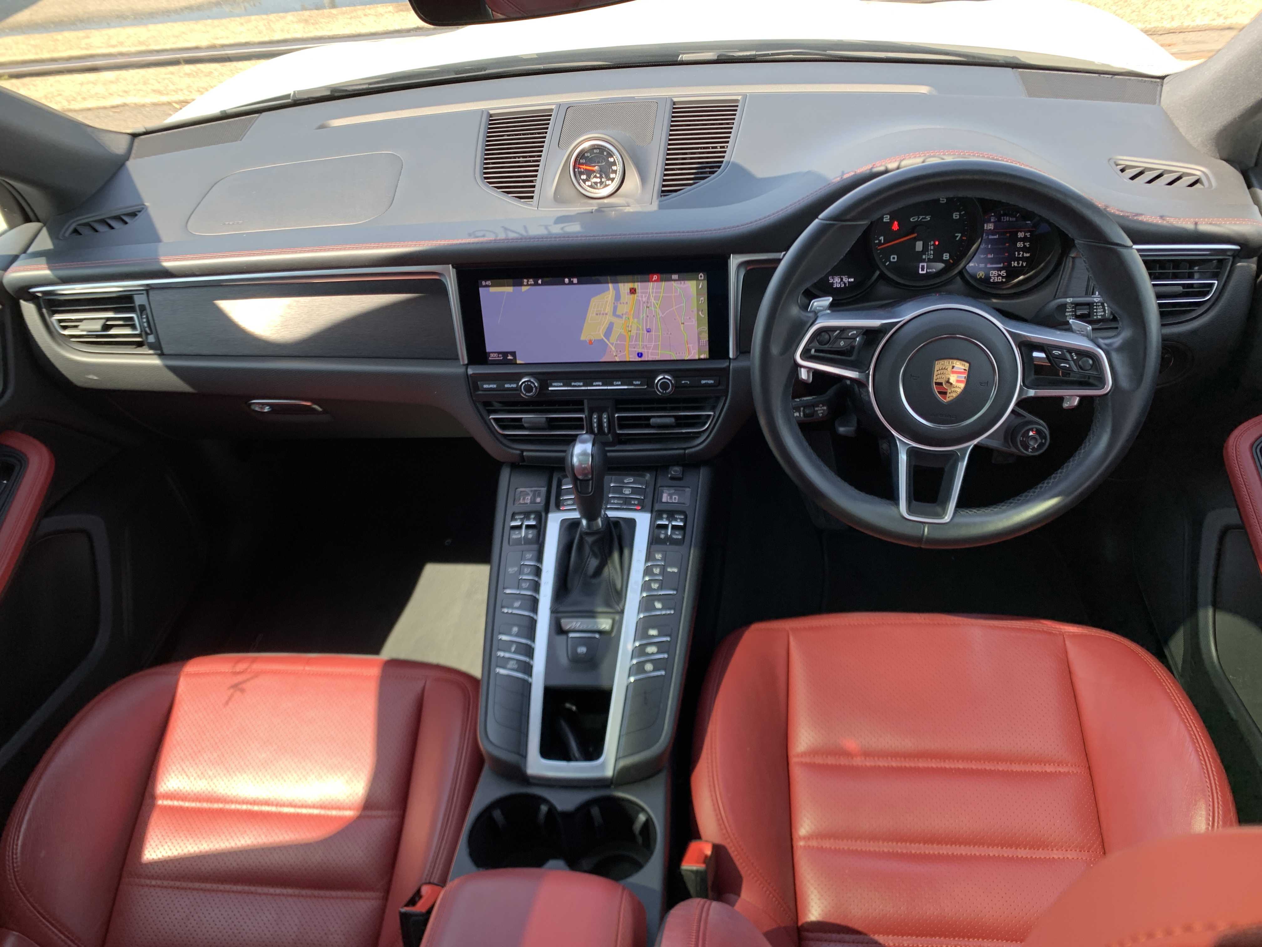 car-img