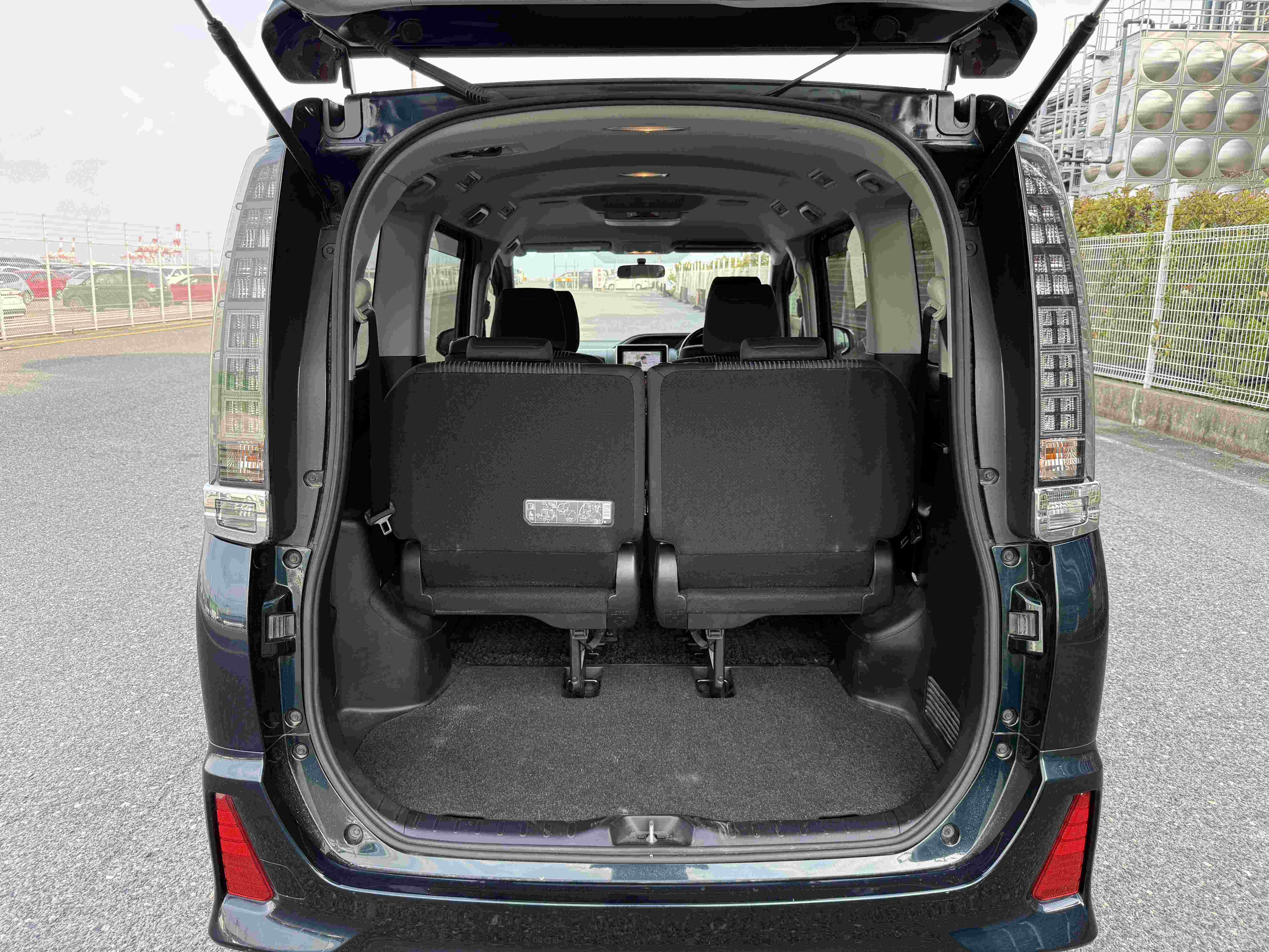 car-img
