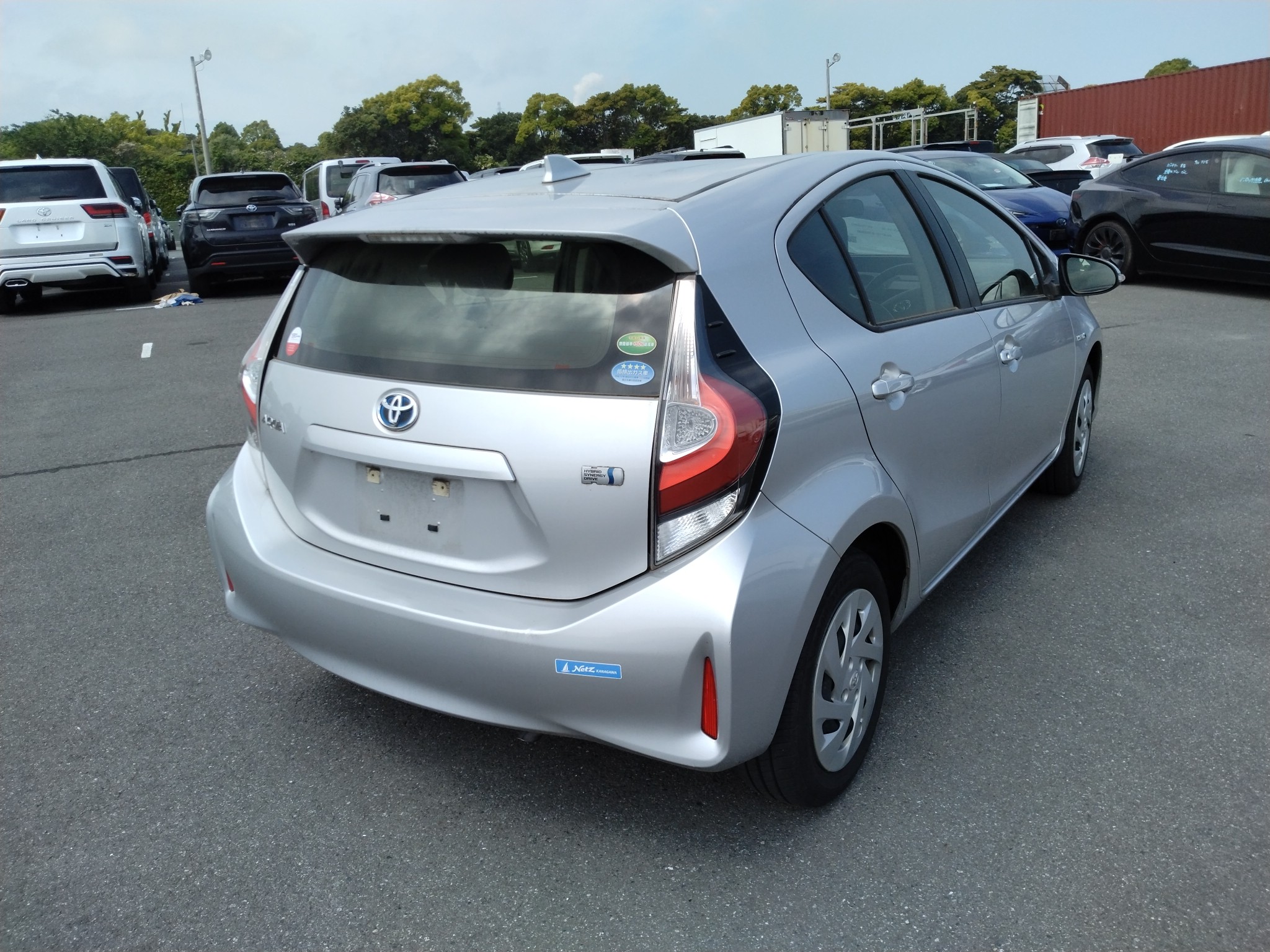 car-img