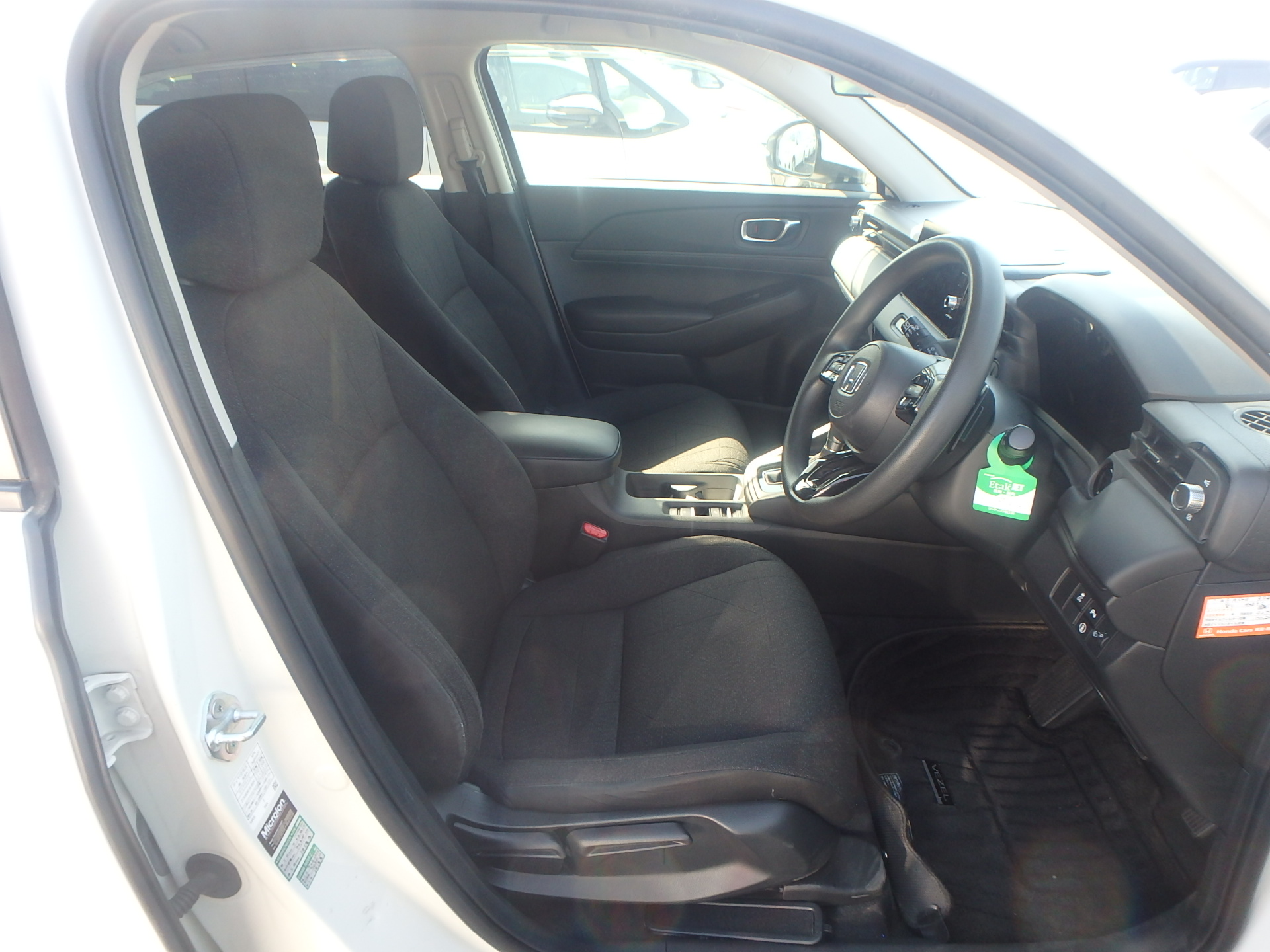 car-img