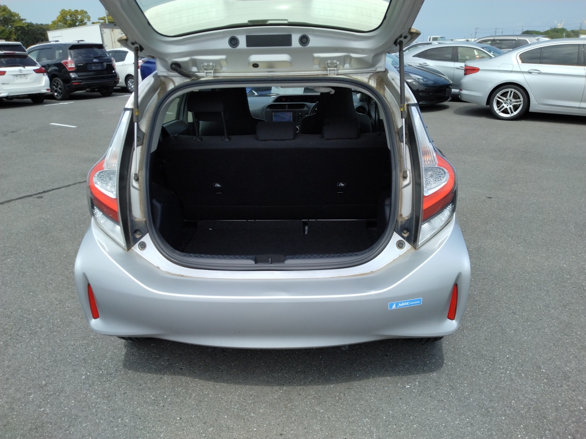 car-img