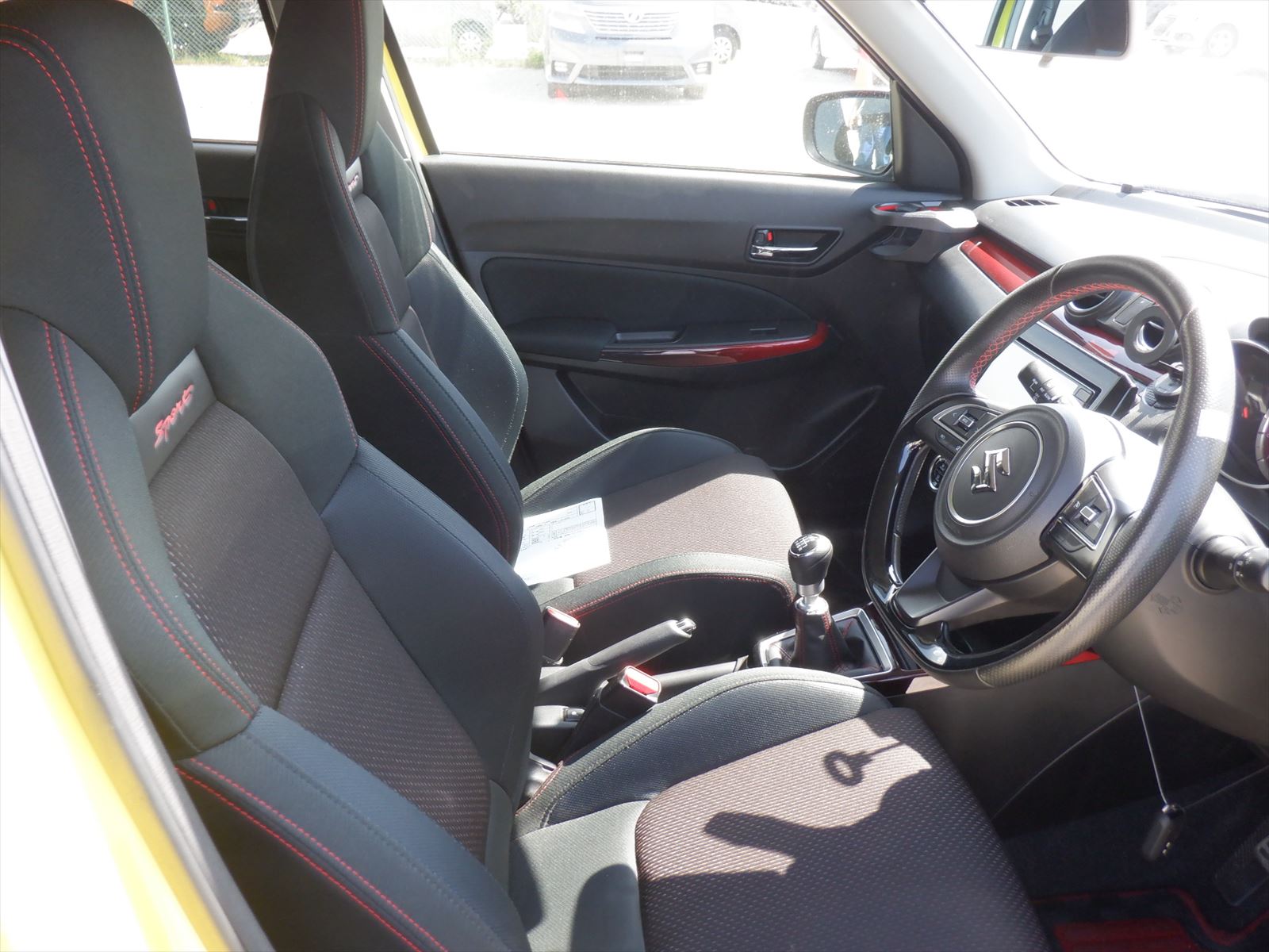 car-img