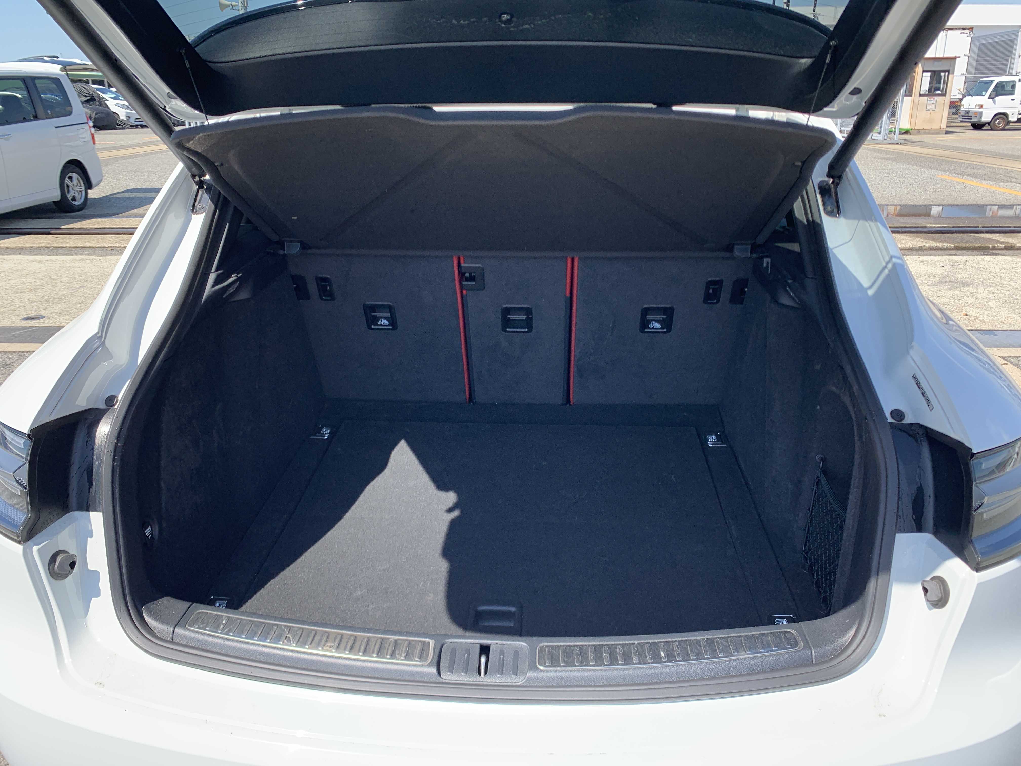 car-img