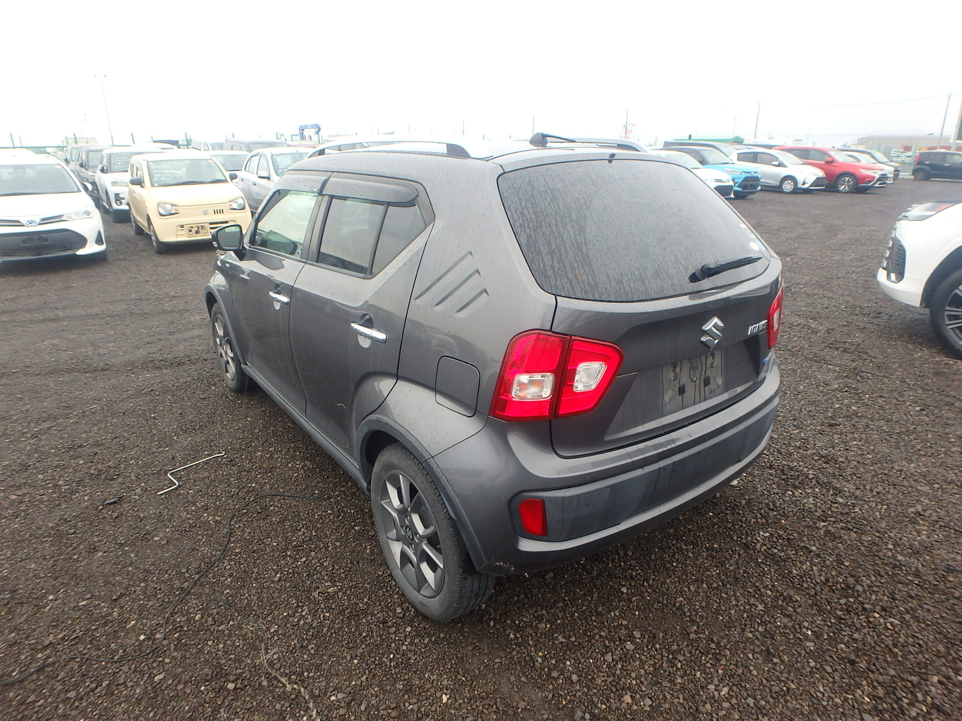 car-img