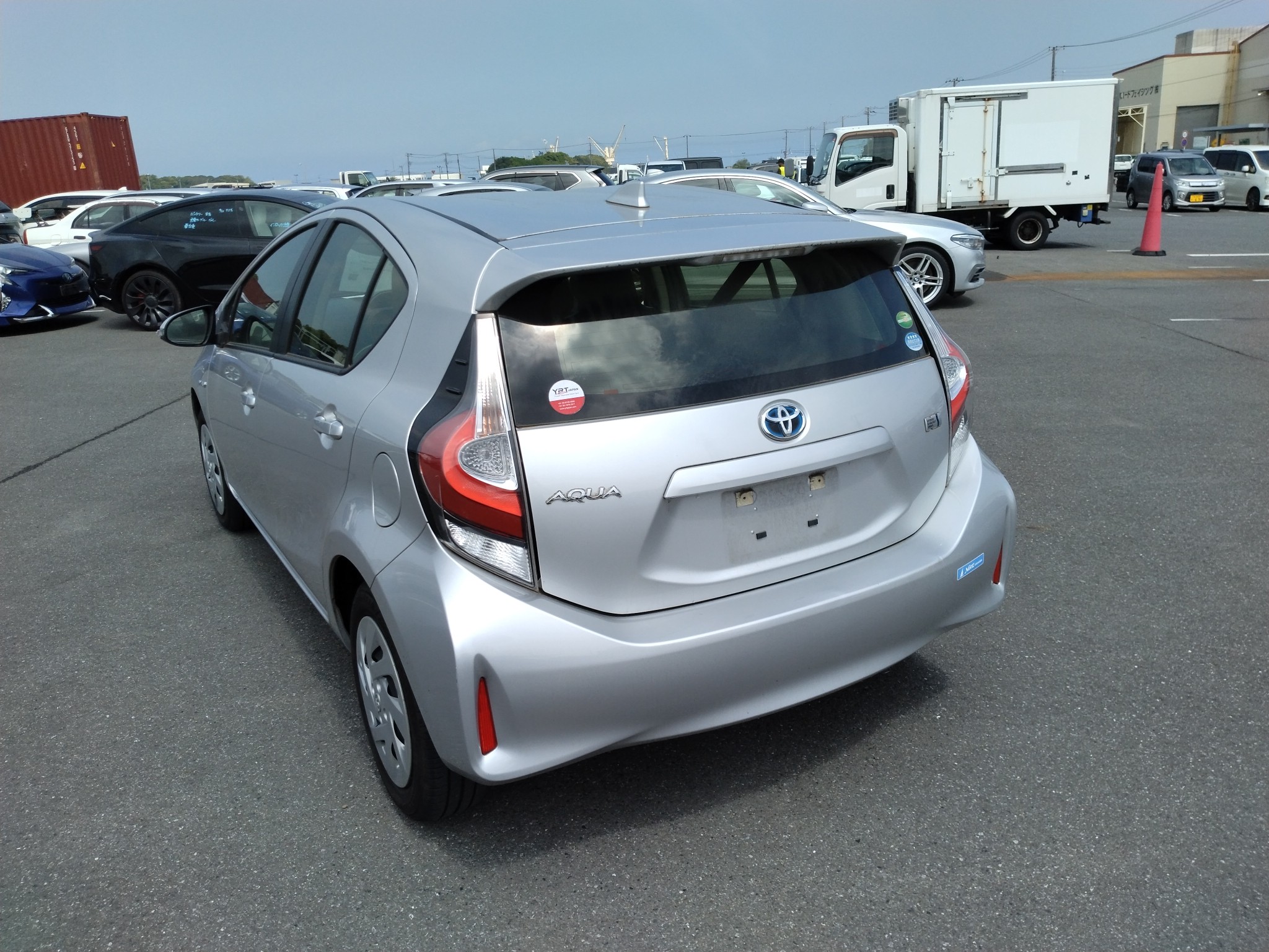 car-img