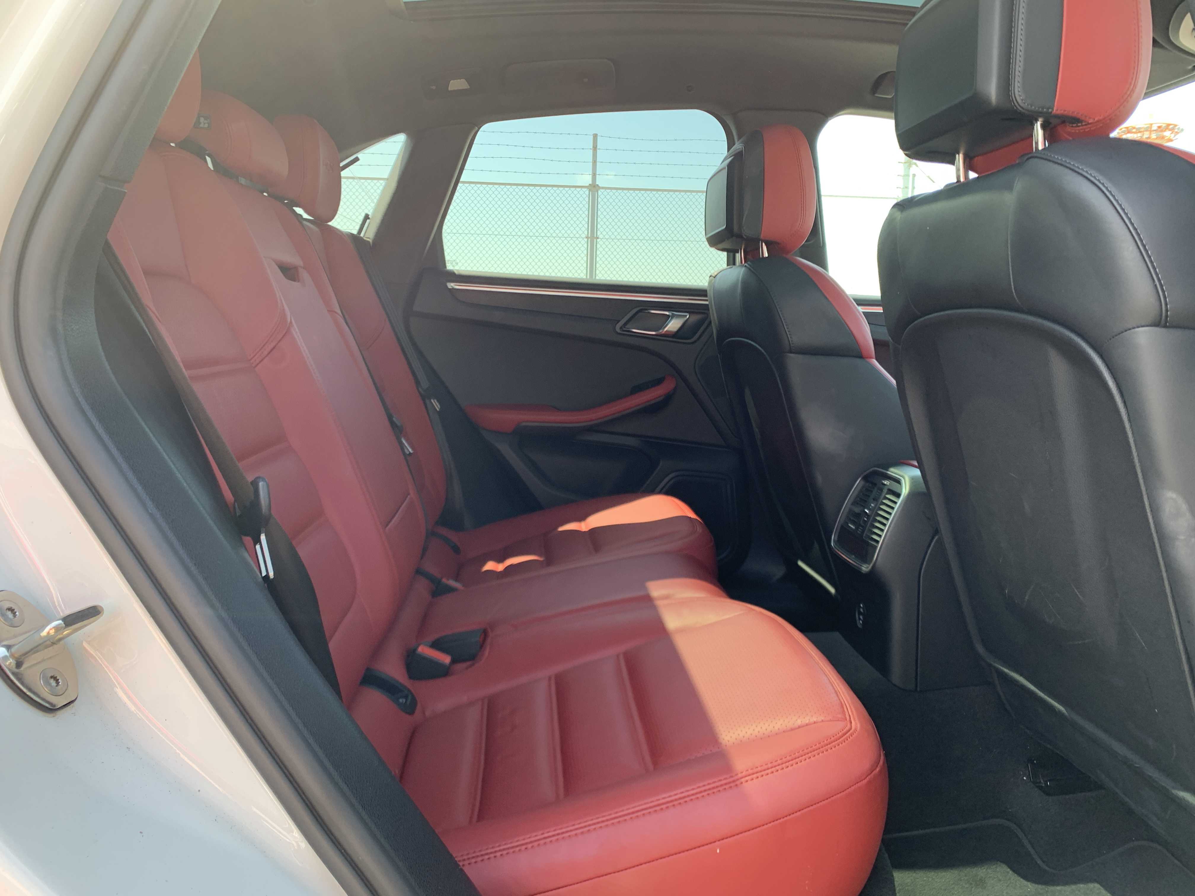 car-img