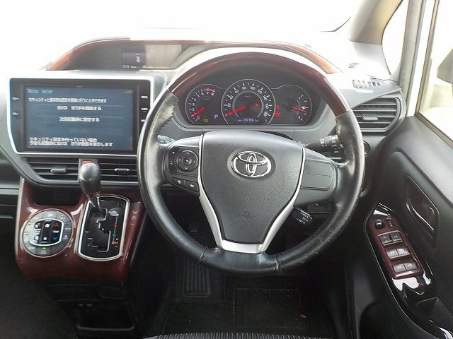 car-img