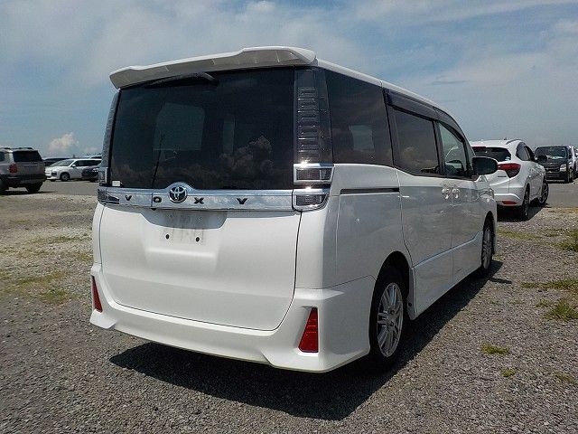 car-img