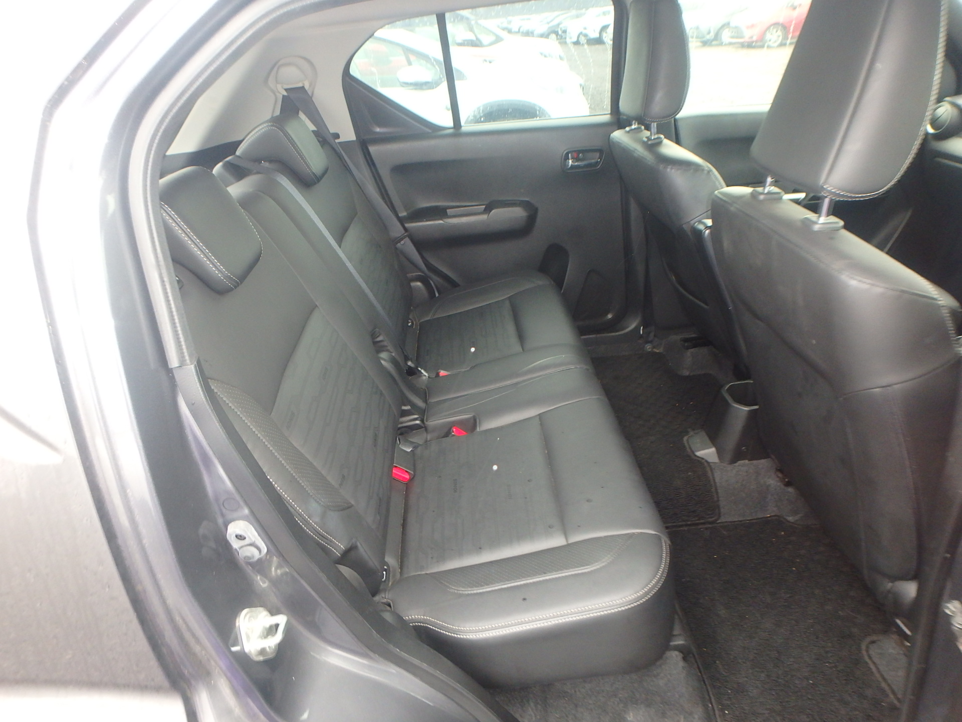 car-img