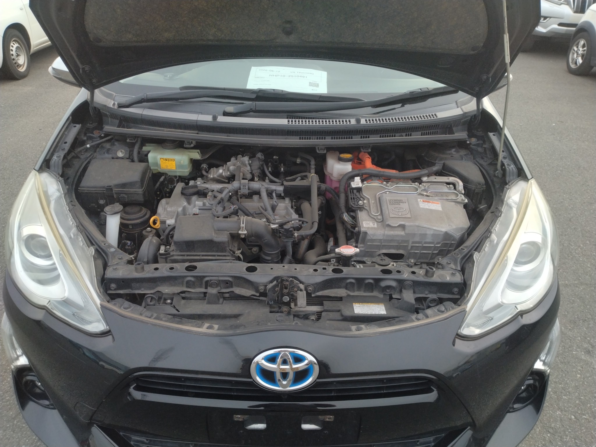 car-img