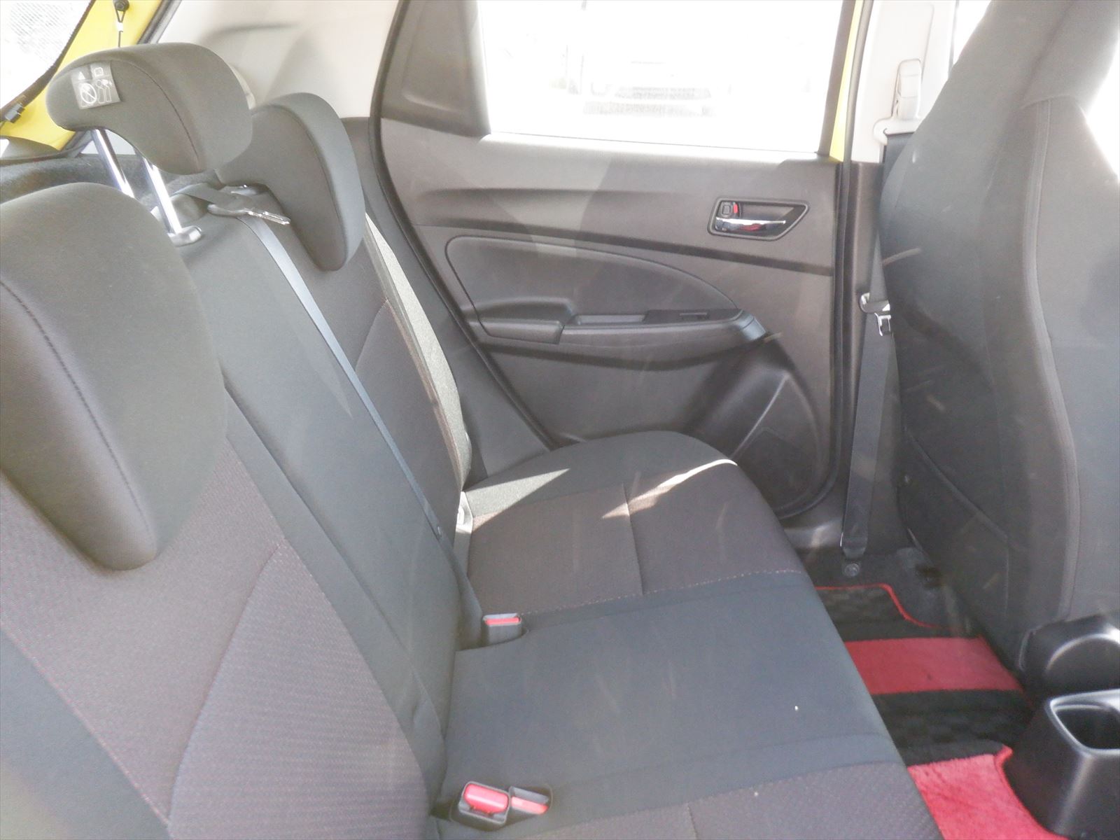 car-img