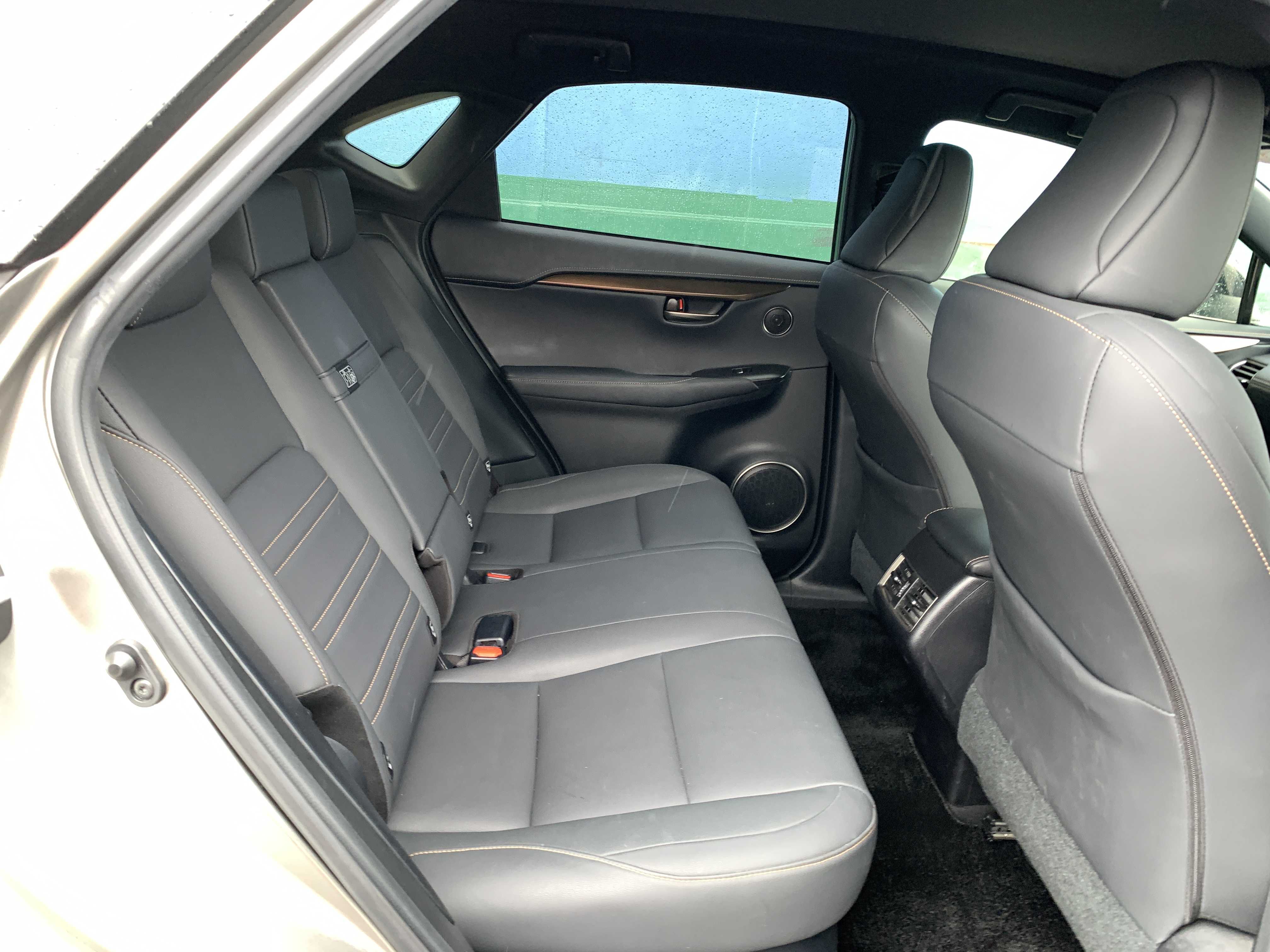 car-img
