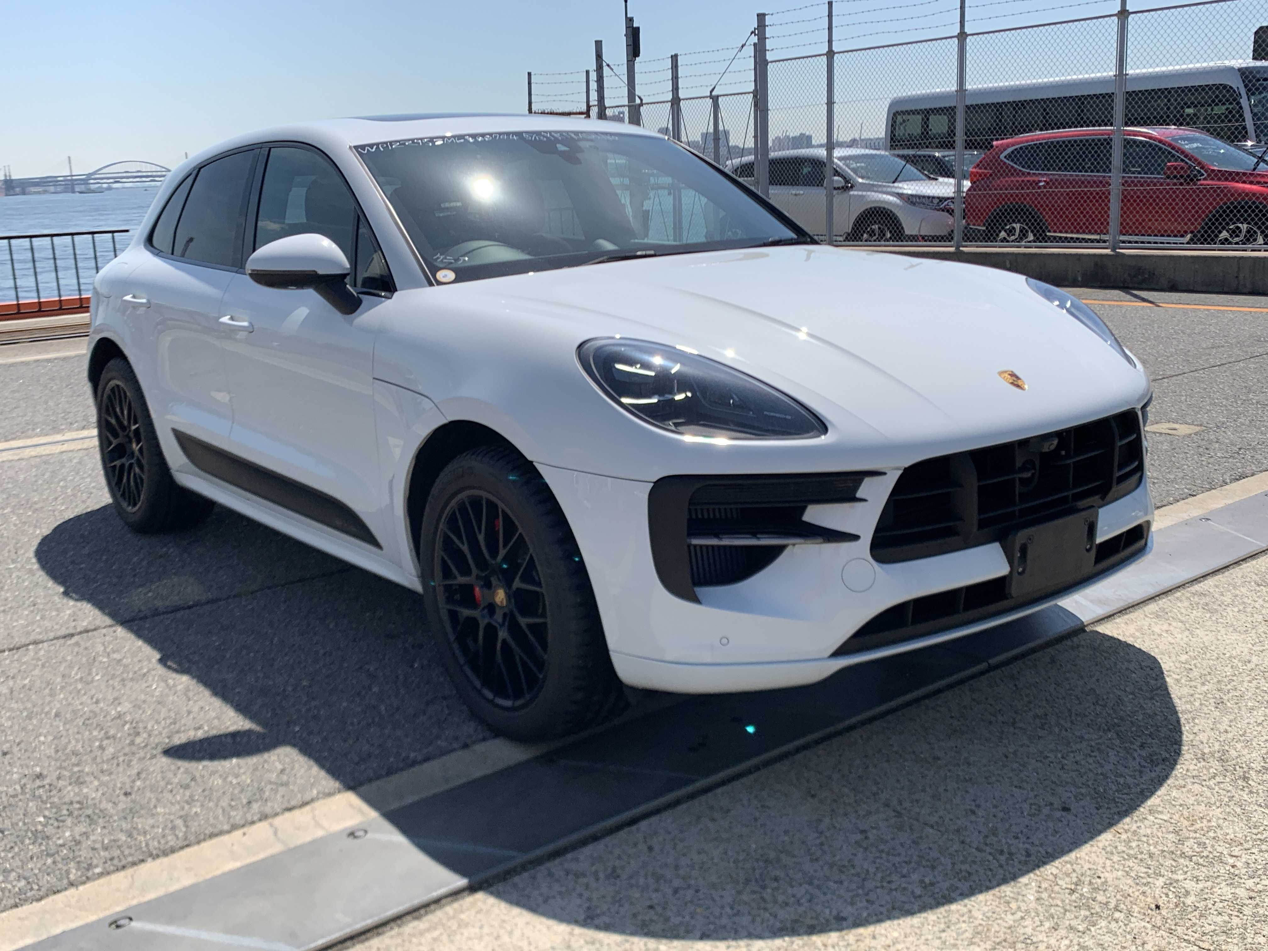 car-img