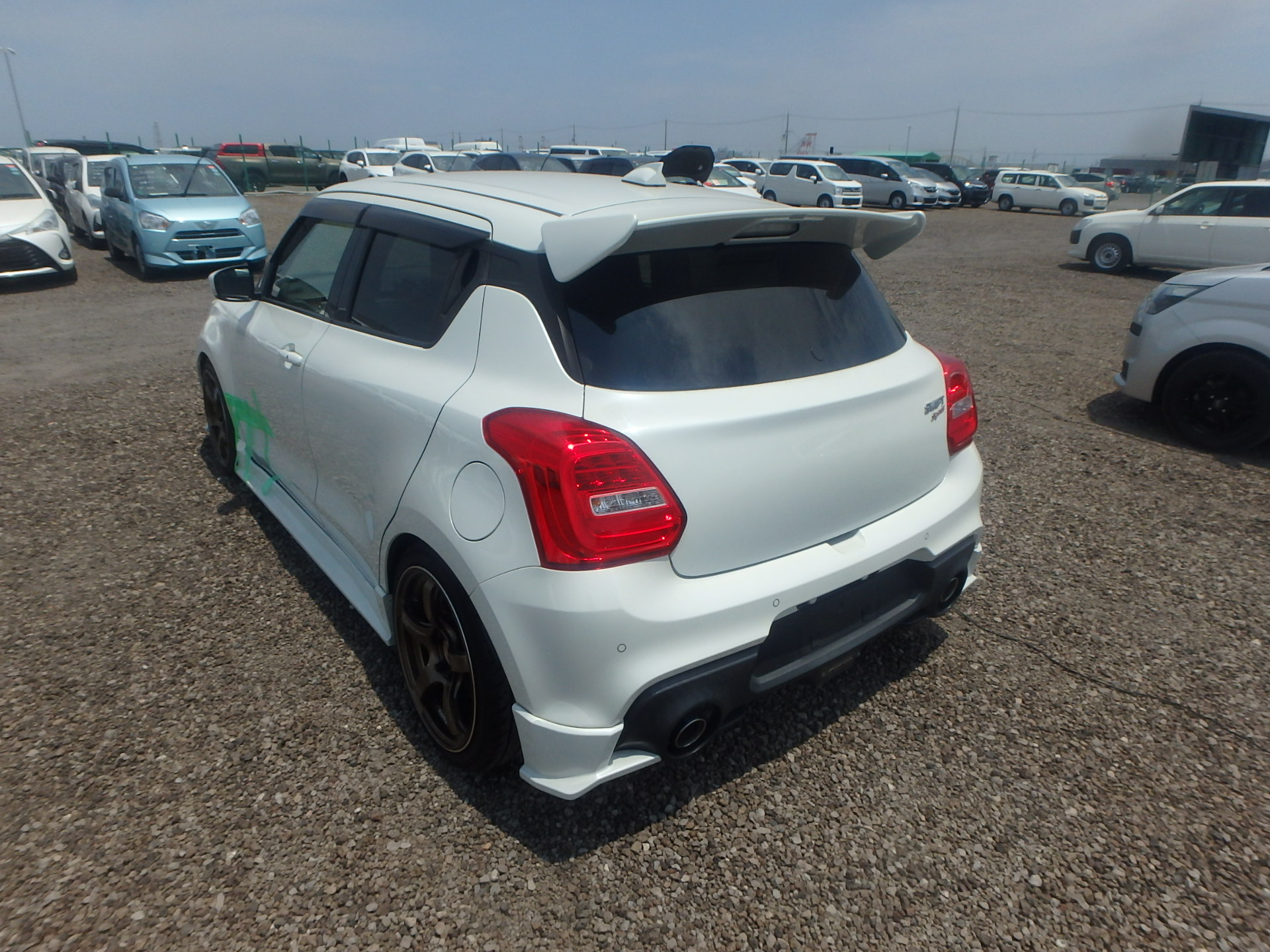 car-img