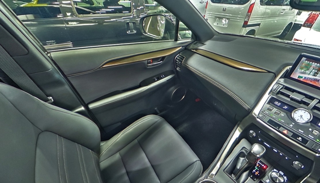 car-img