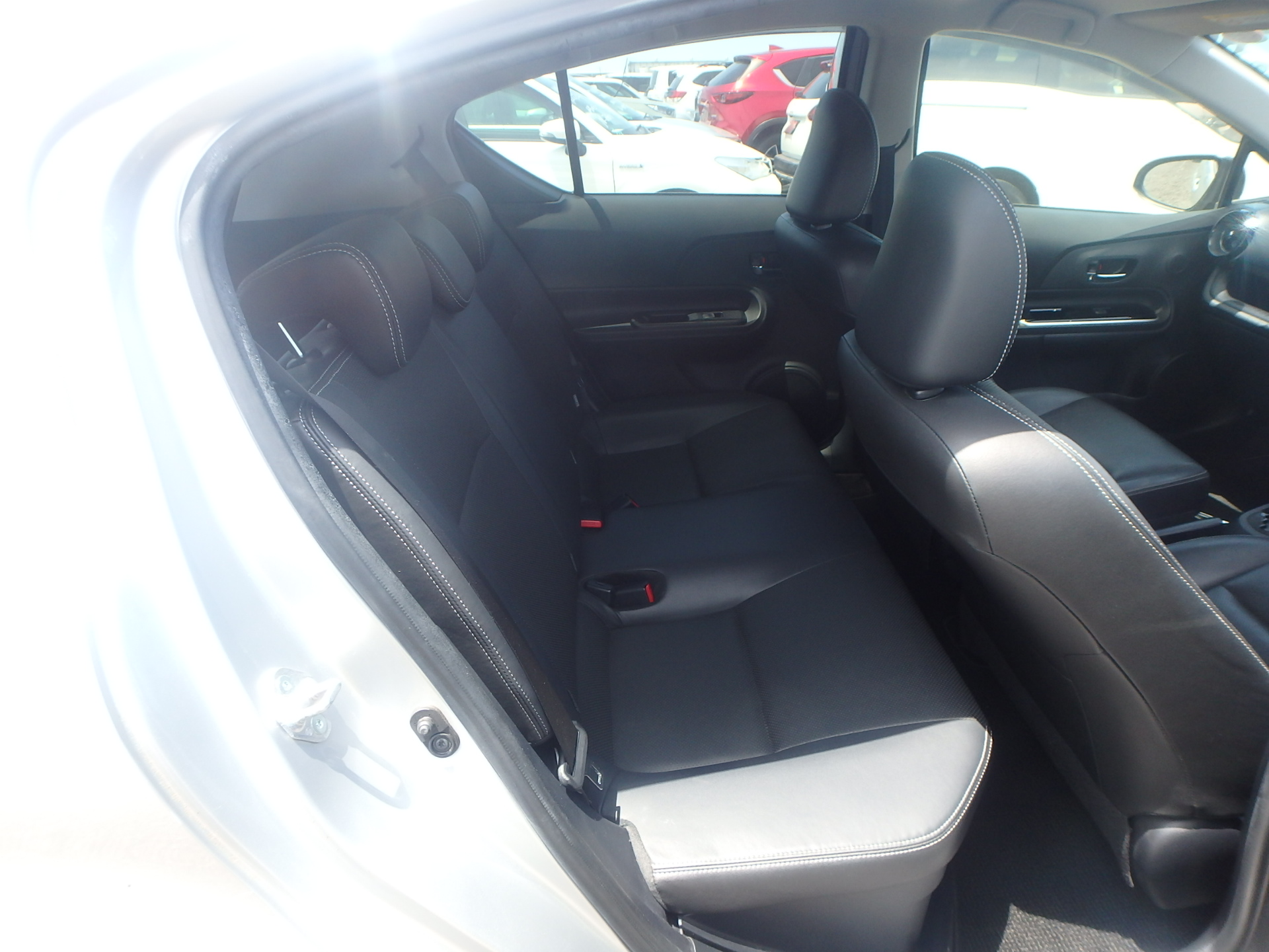 car-img