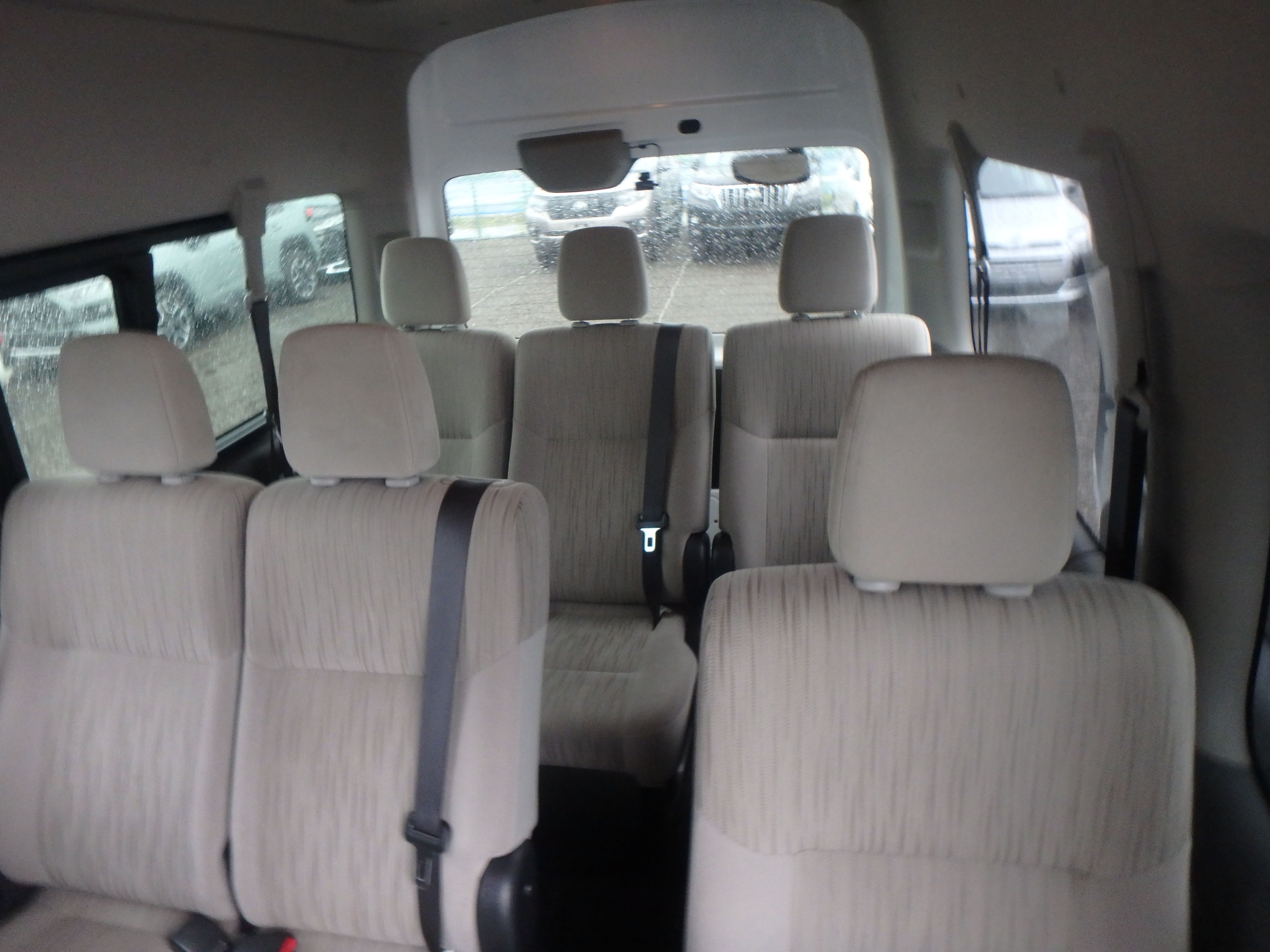 car-img