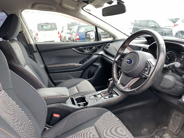 car-img
