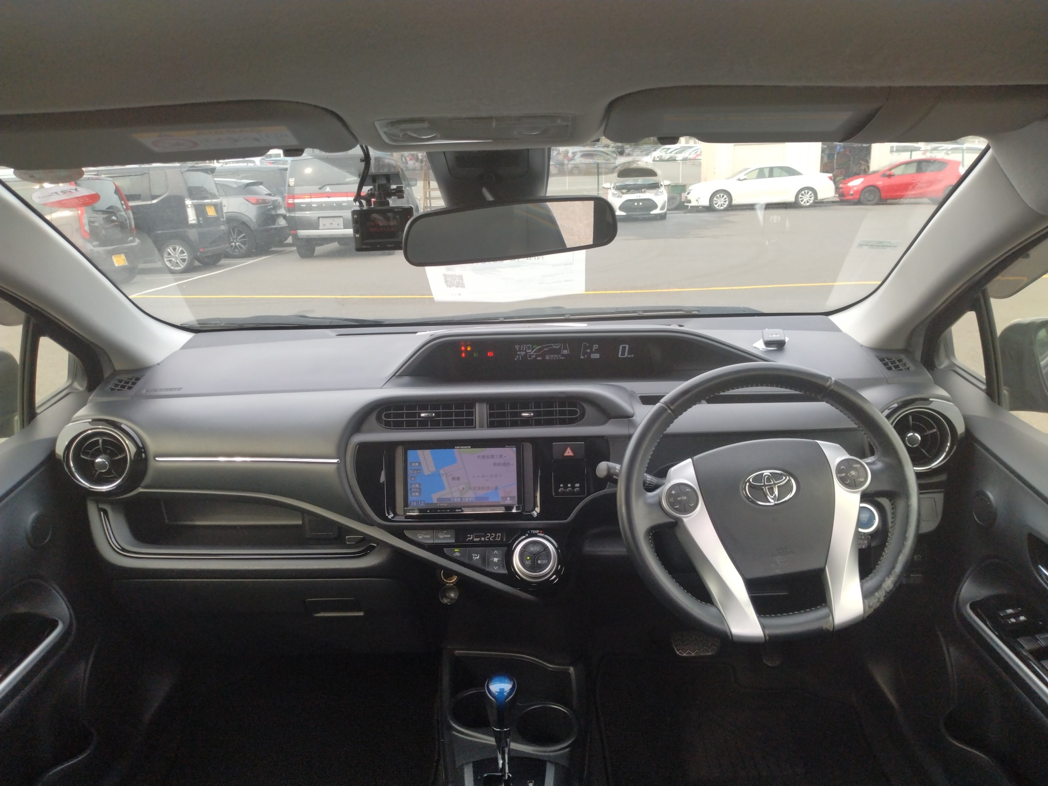 car-img