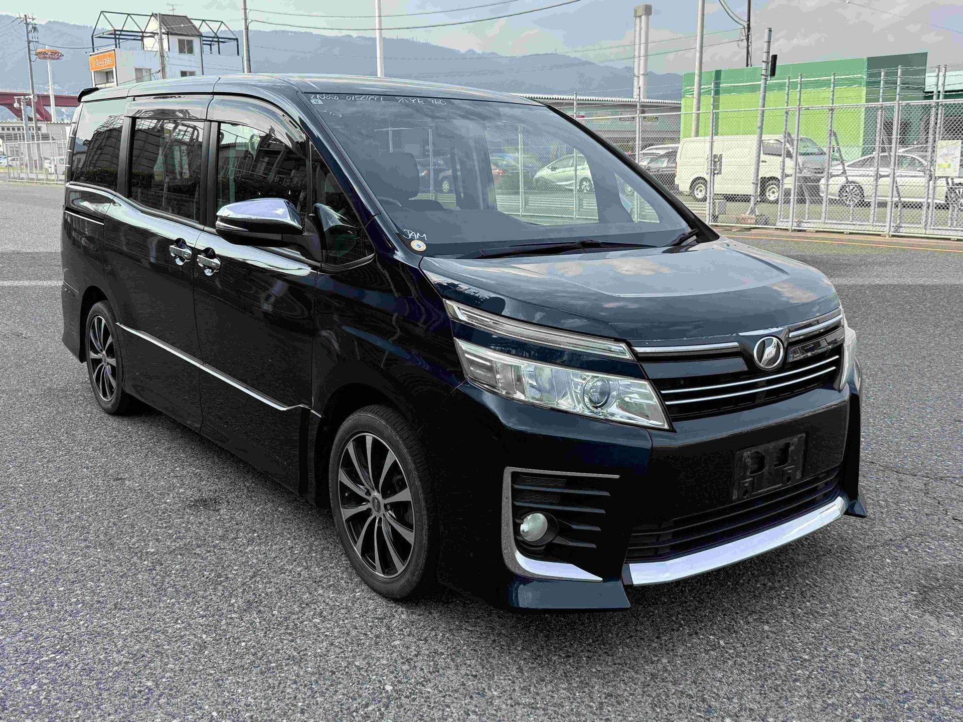 2015 Toyota Voxy, ZS KIRAMEKI — YRT Stock
