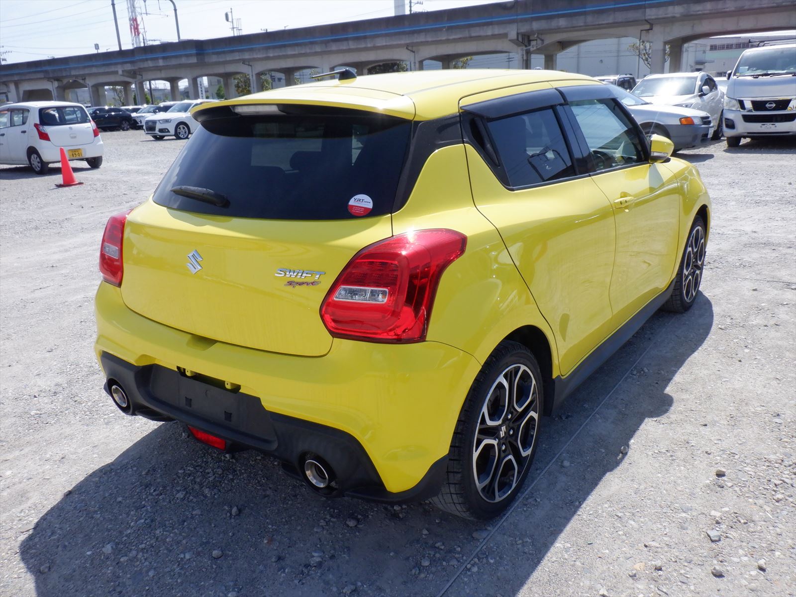 car-img