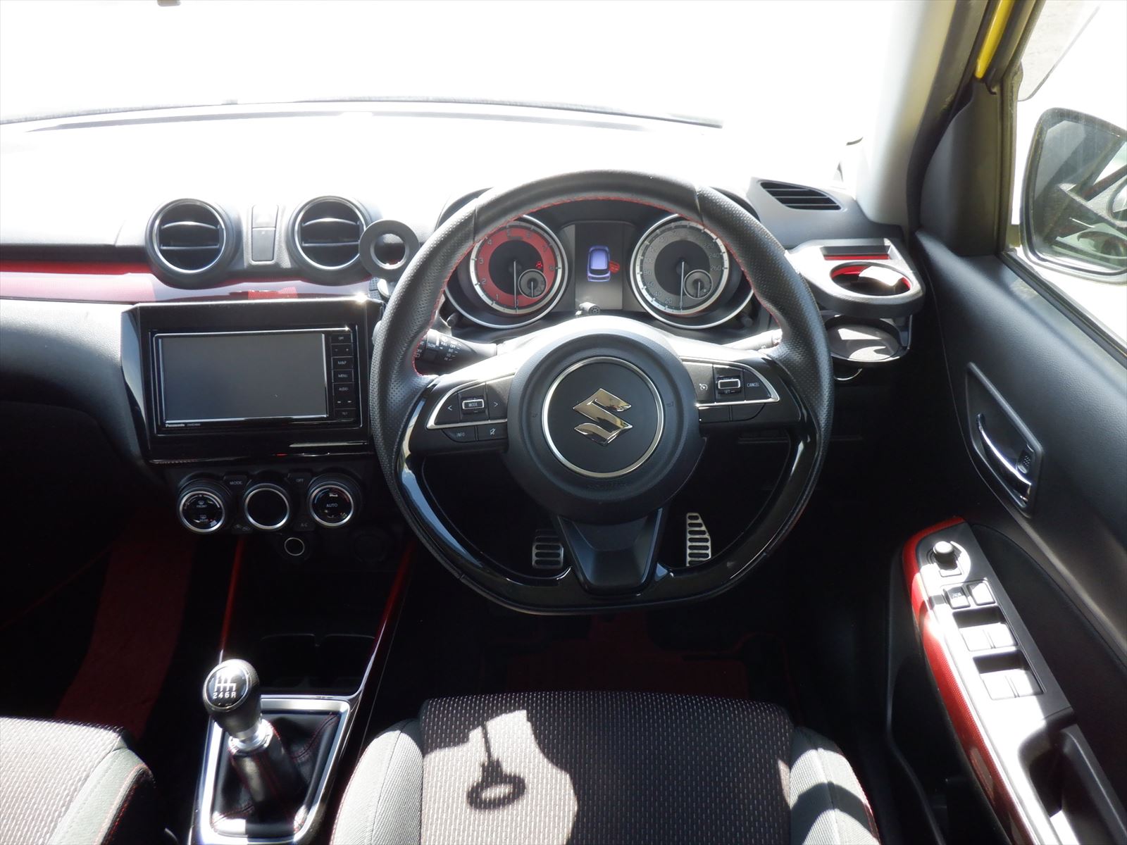 car-img