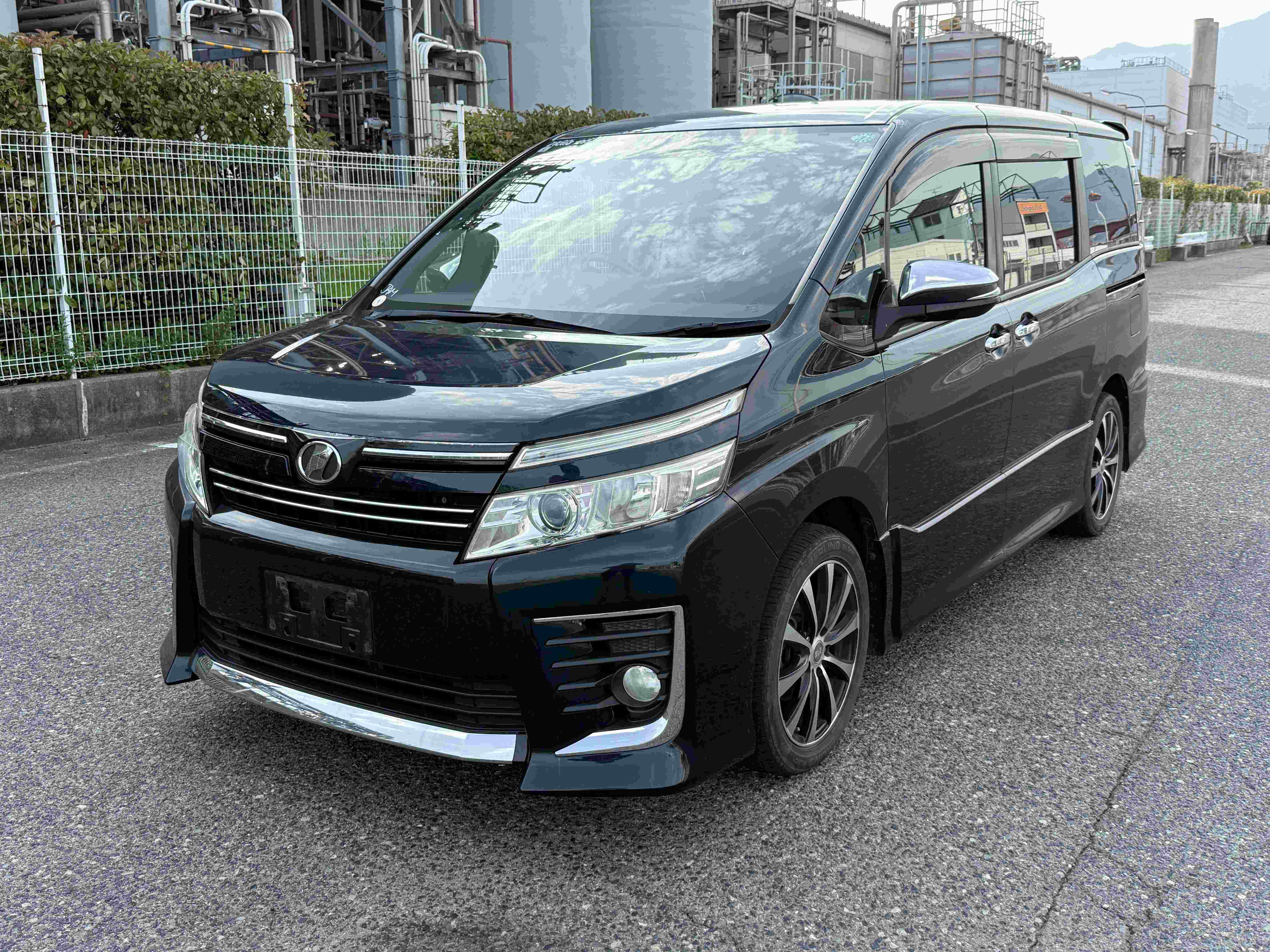 car-img