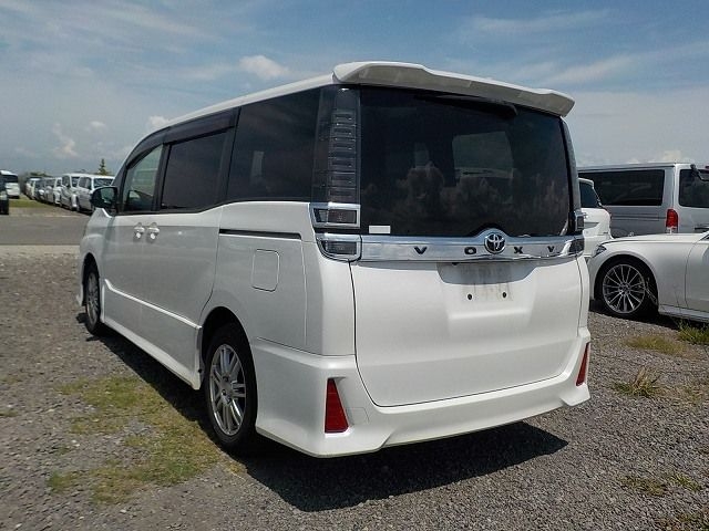 car-img