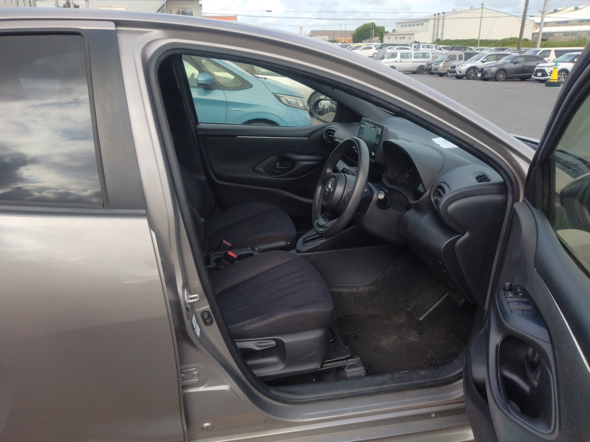 car-img