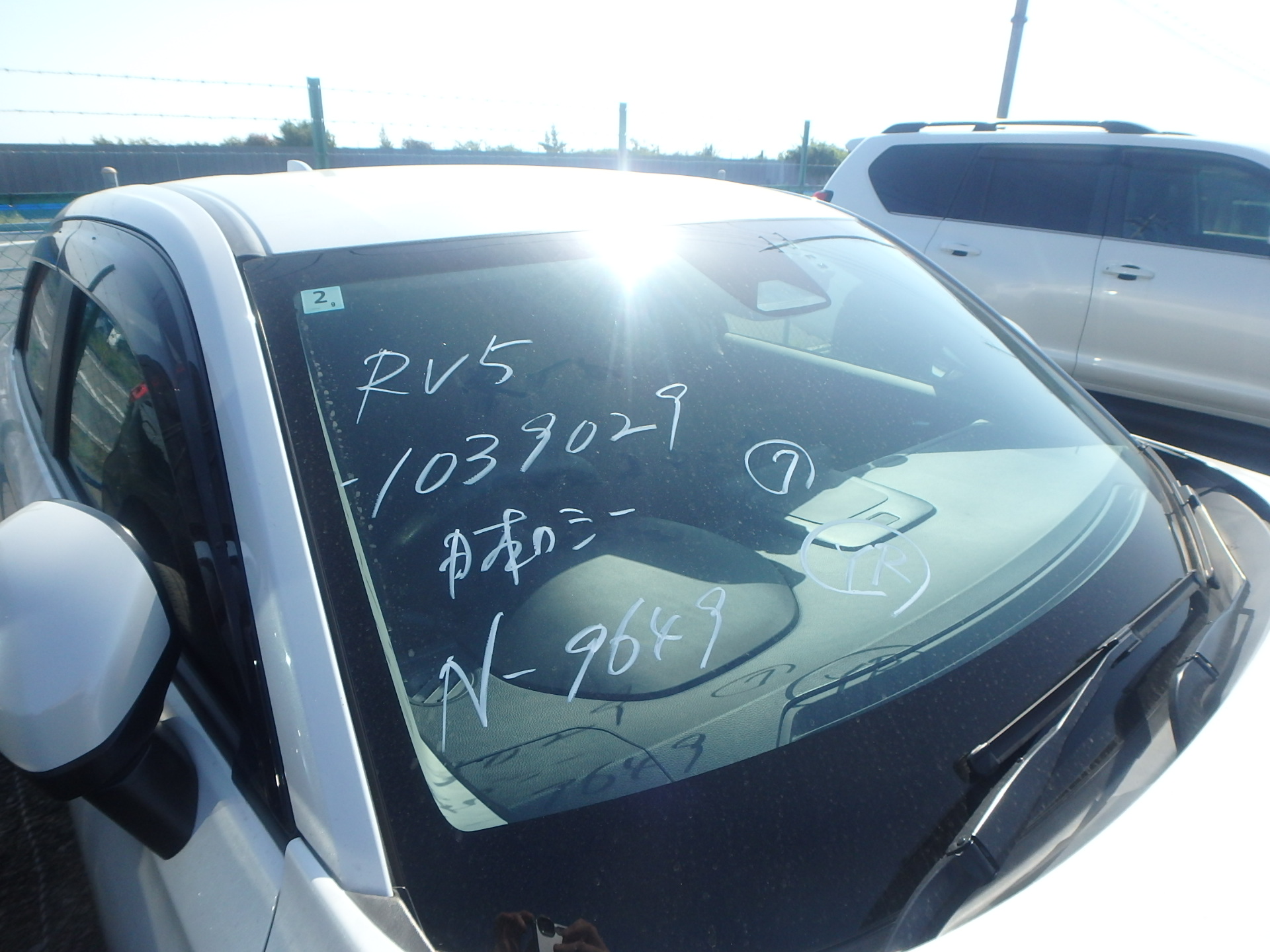 car-img