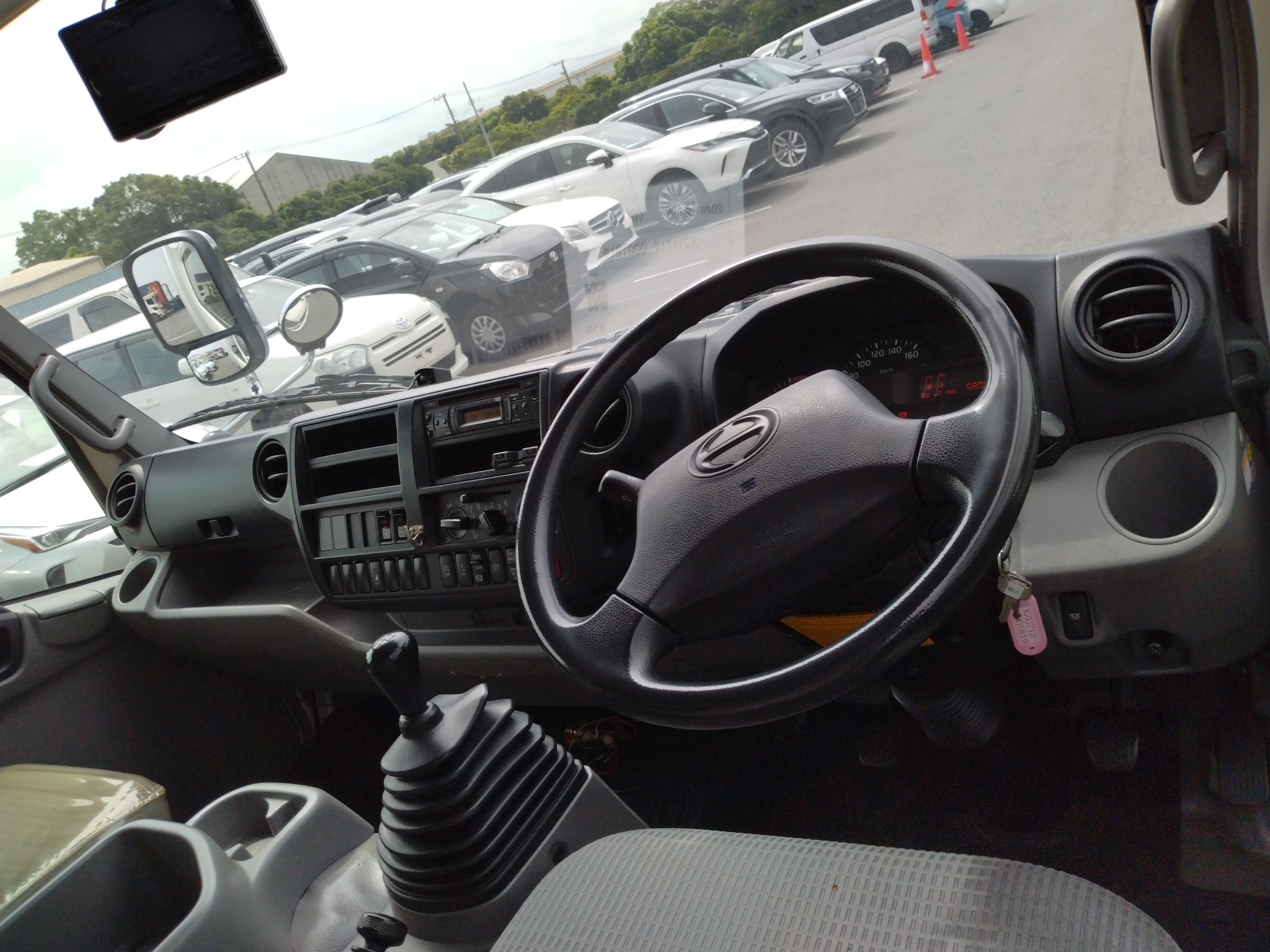 car-img