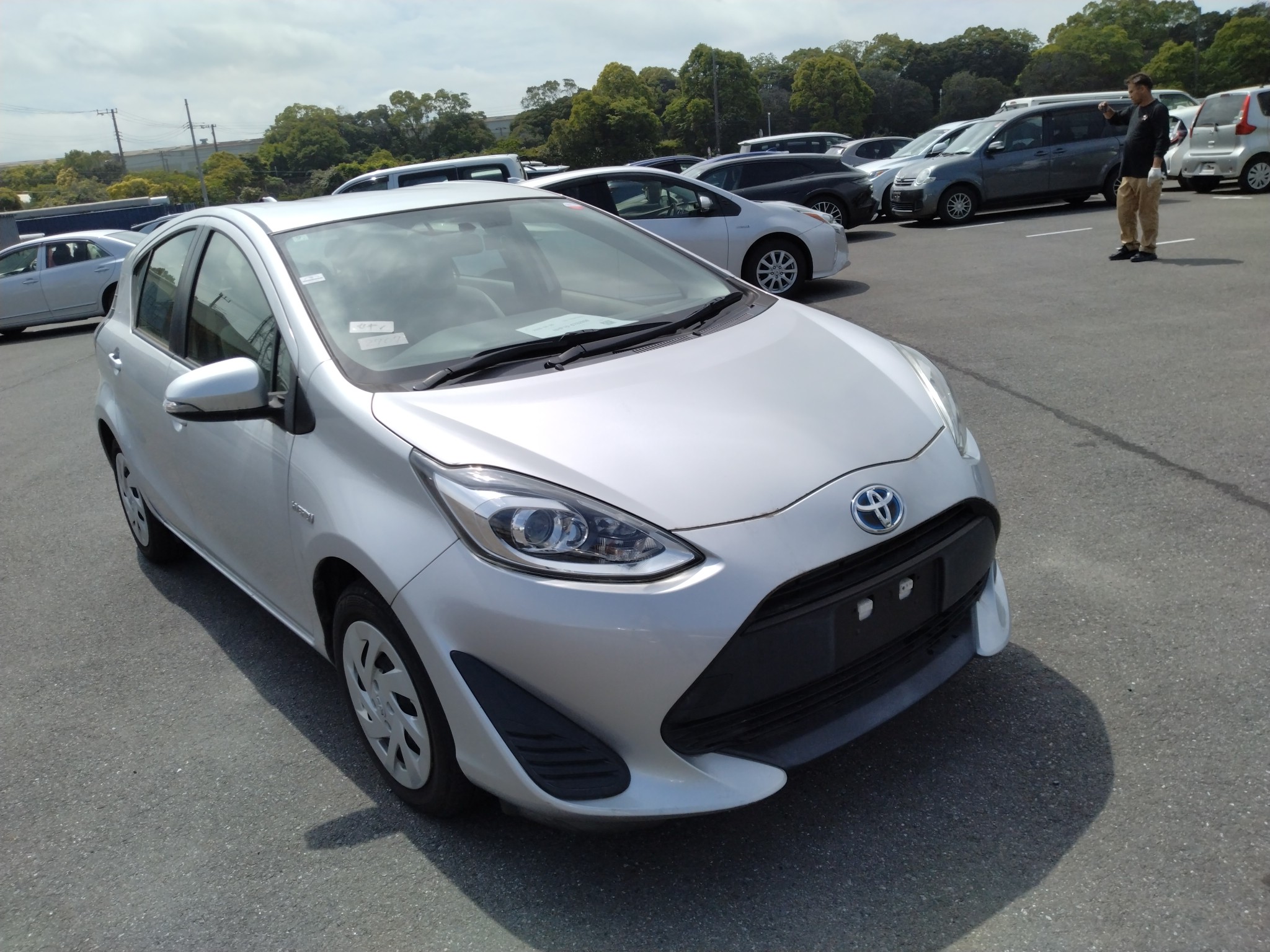 car-img