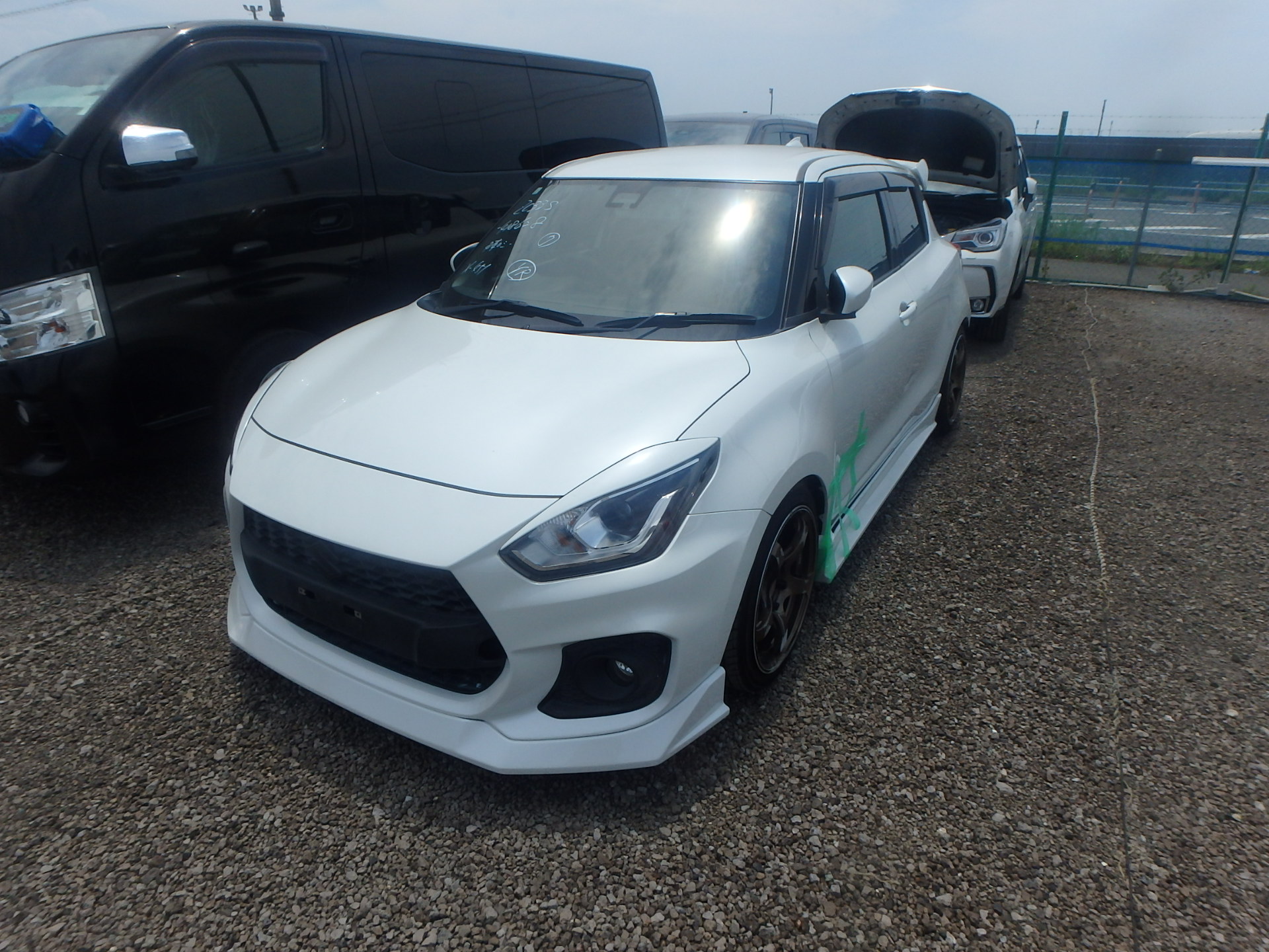 car-img
