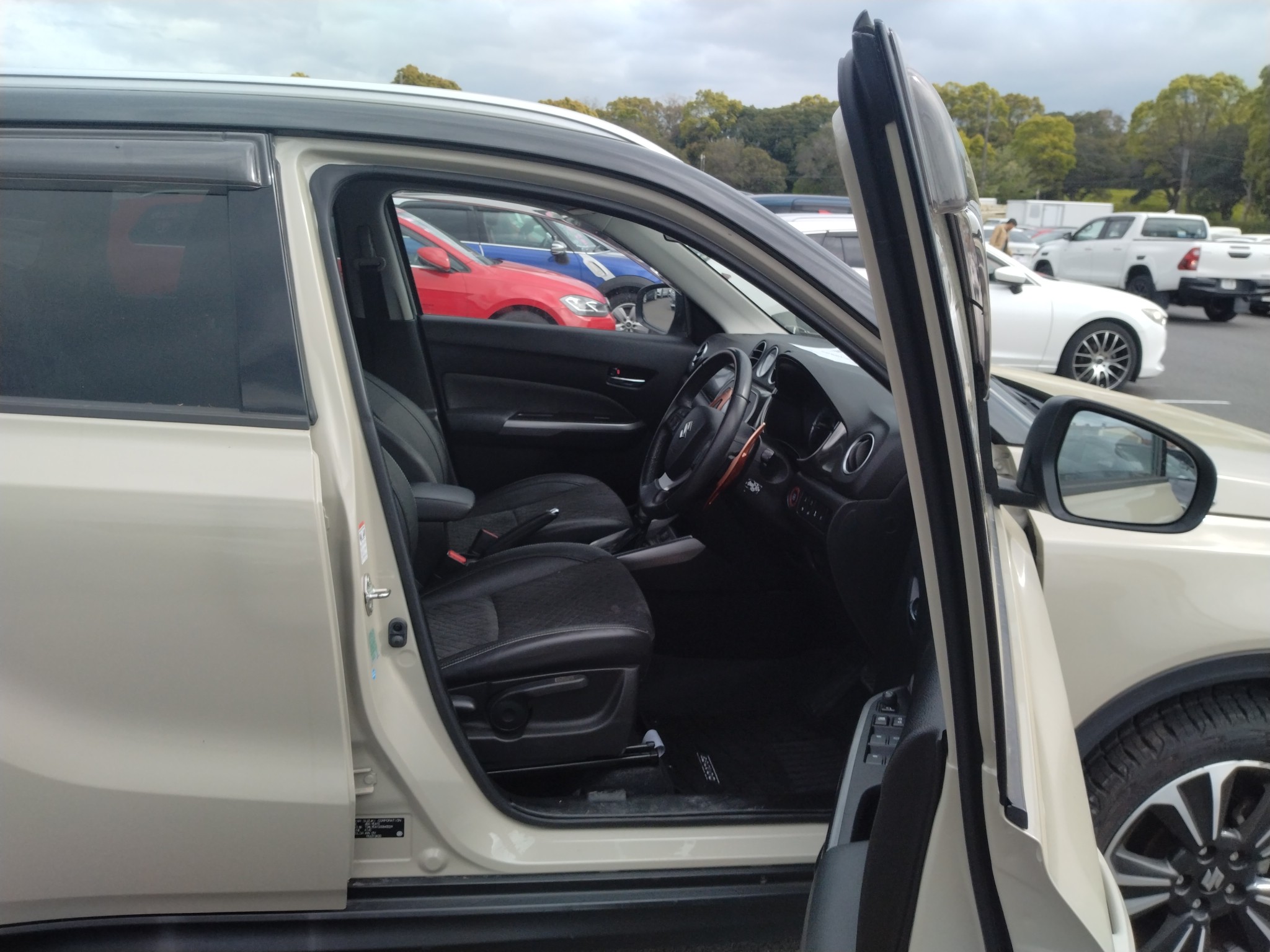 car-img