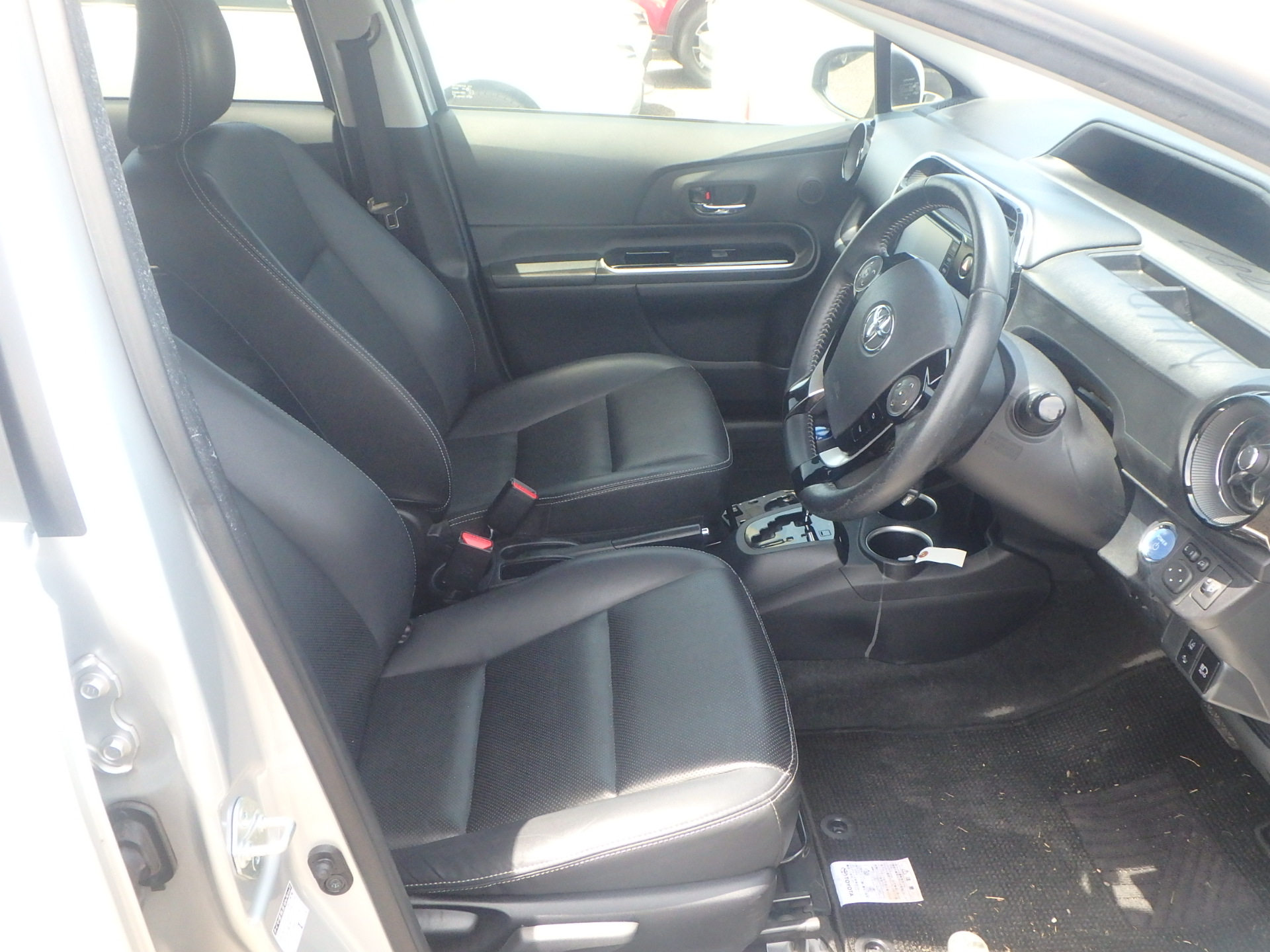 car-img